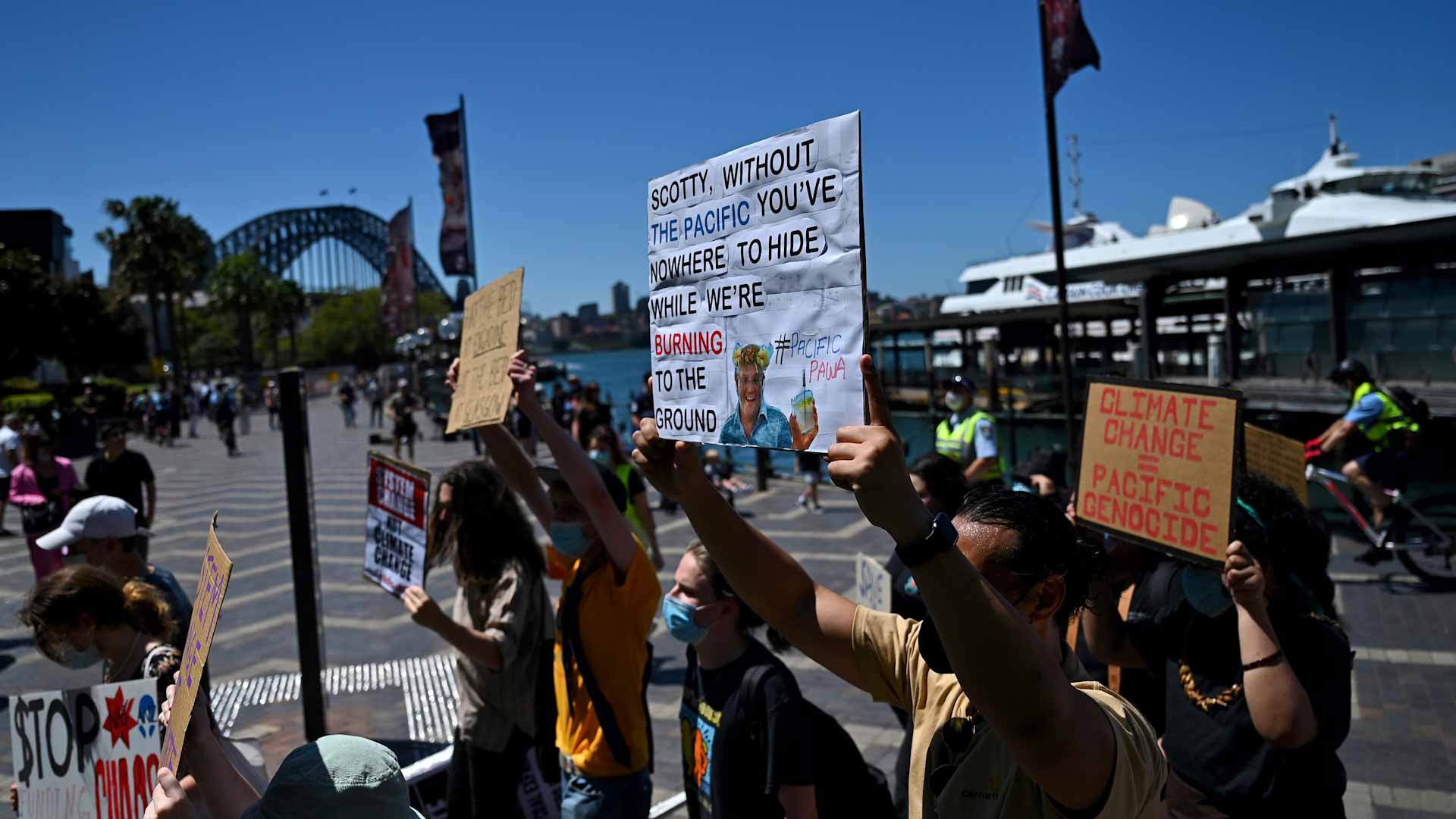 Image for the title: Rallies in Sydney, Melbourne protest against climate policy 