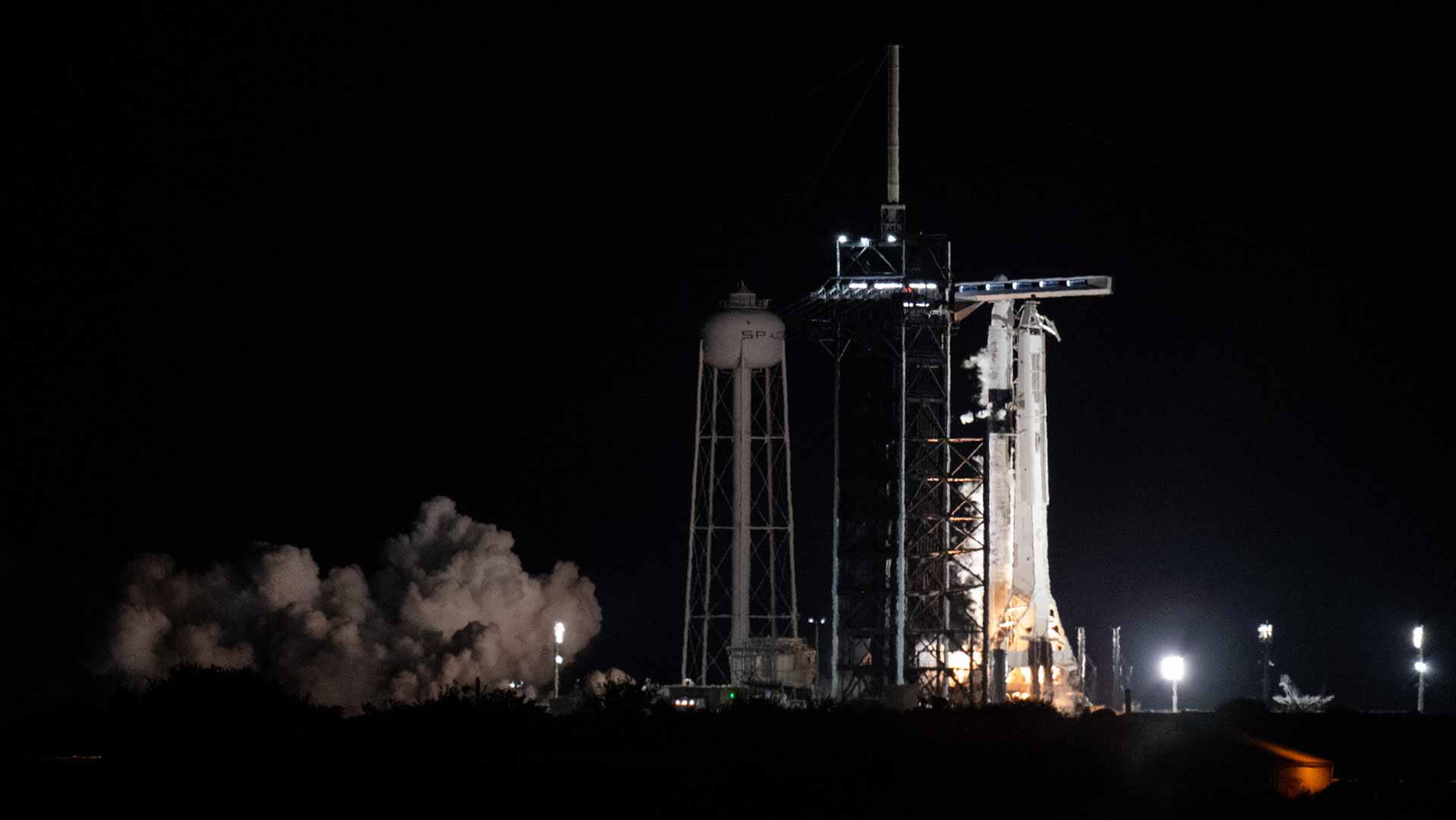 Image for the title: High winds delay ISS astronauts' return to Earth 