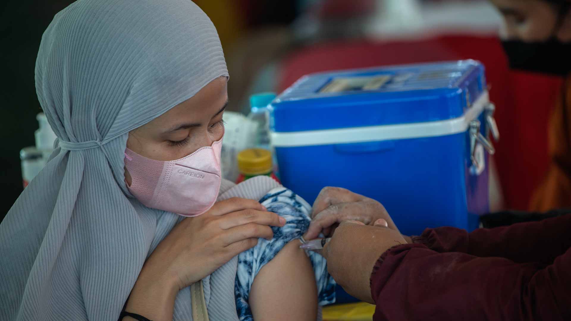 Image for the title: Indonesia to start COVID-19 boosters after 50% vaccinated 