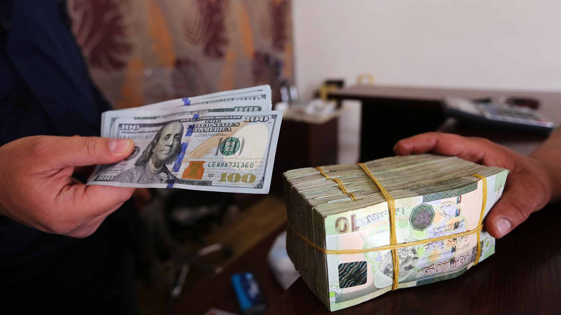 Image for the title: Dollar wavering with inflation looming as next test for rates 