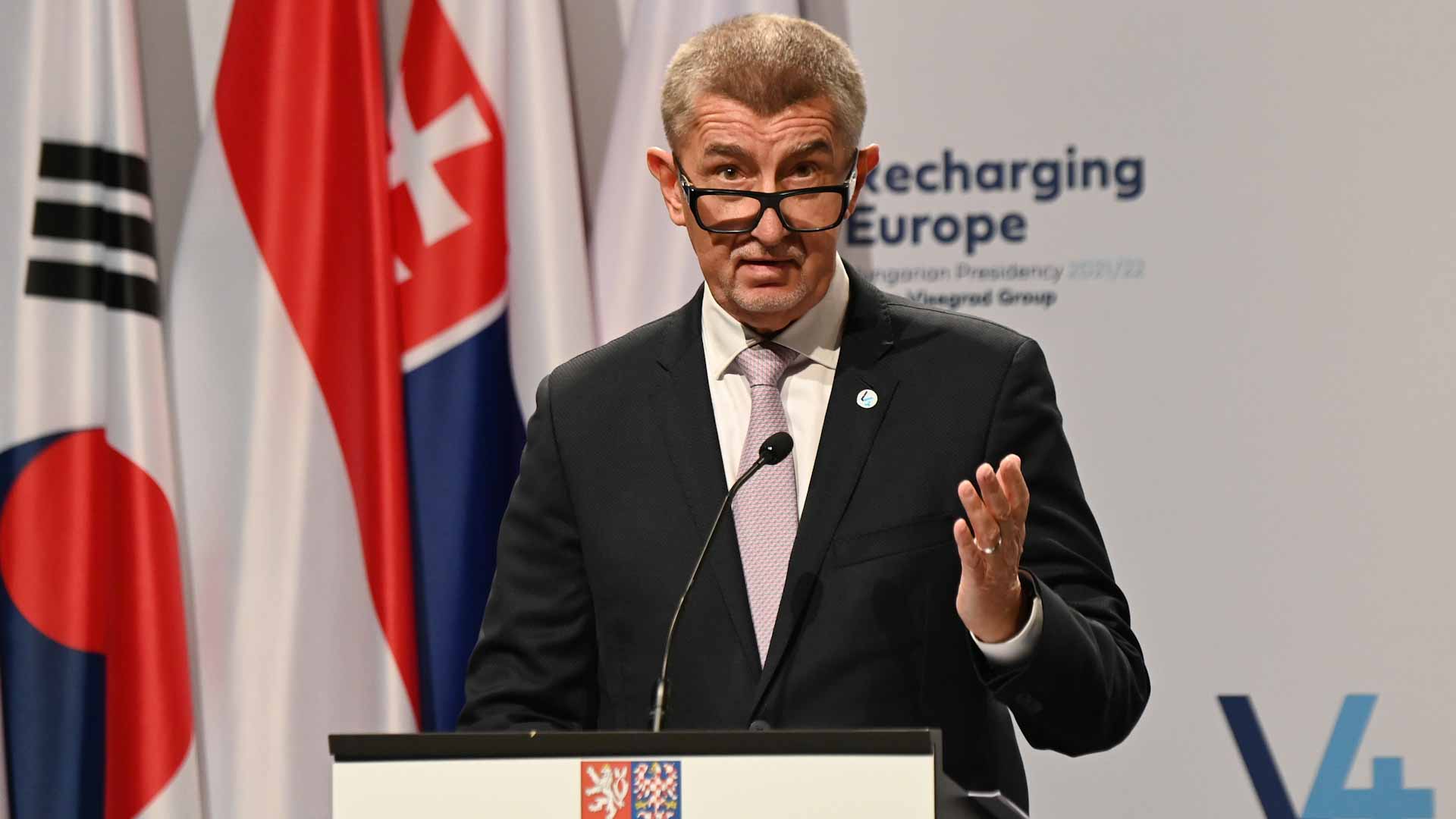 Image for the title: Czech government agrees to resign following election -source 