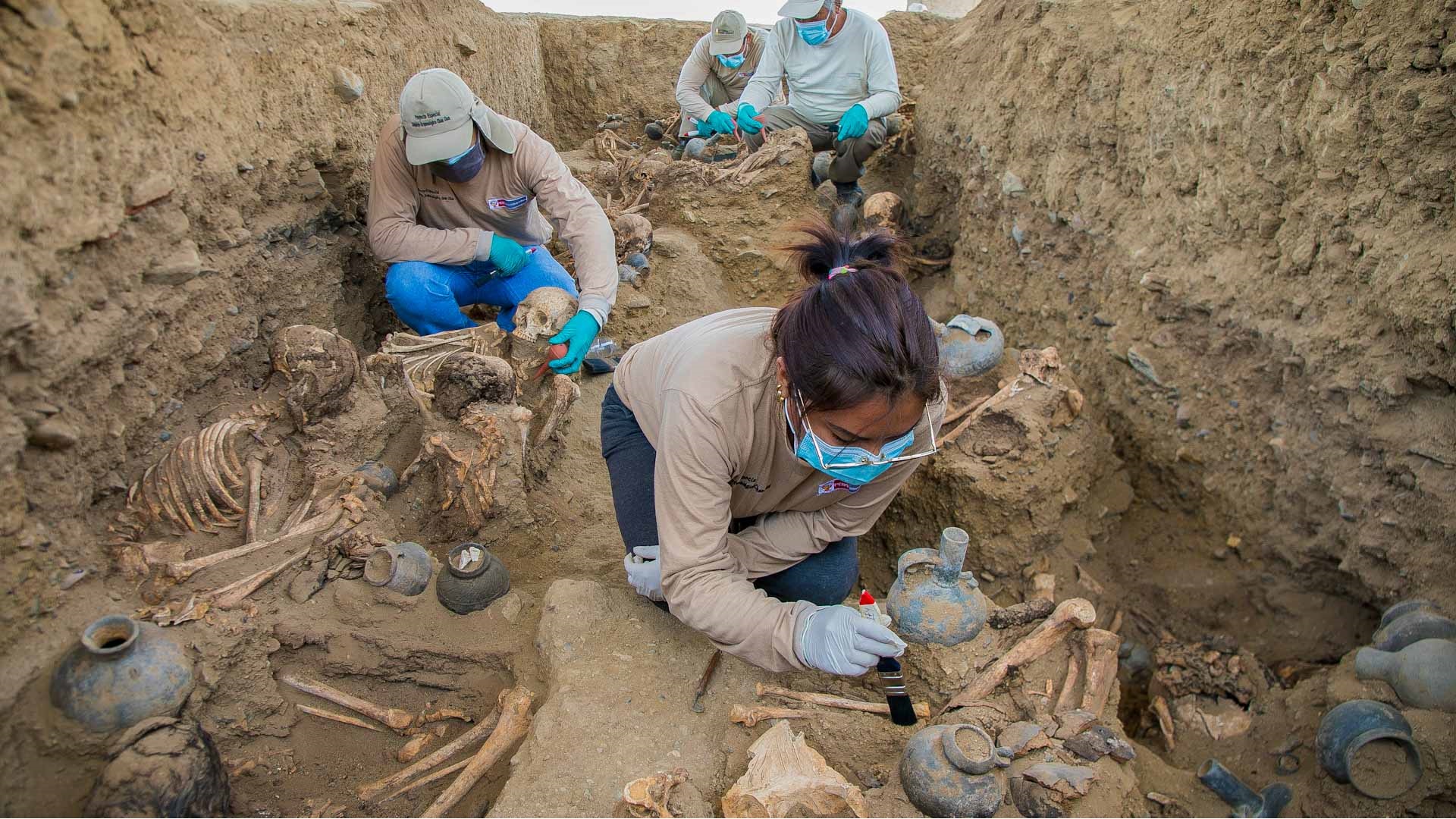 Image for the title: Archaeologists find pre-Columbian mass grave in Peru 