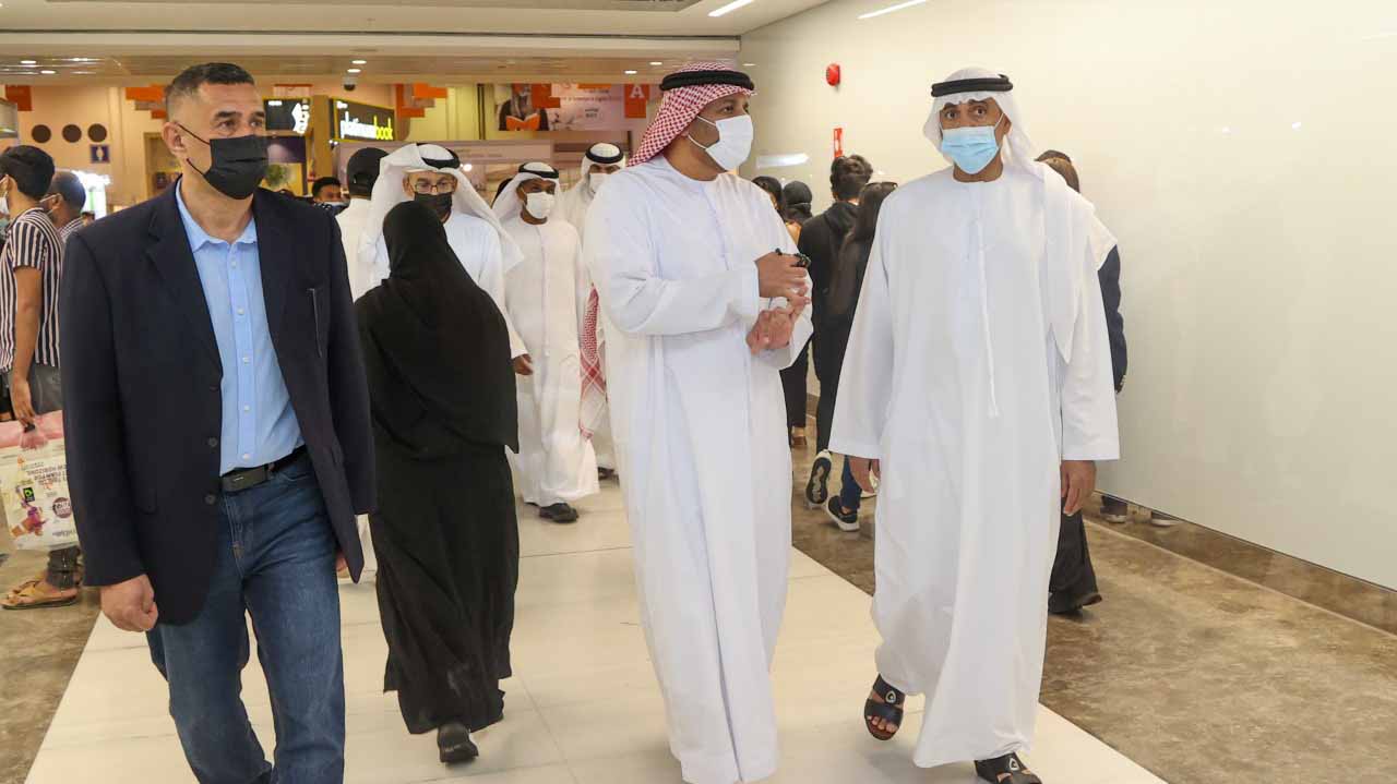 Image for the title: Al-Hazami inaugurates “Physical Fitness Tests” book at SIBF 