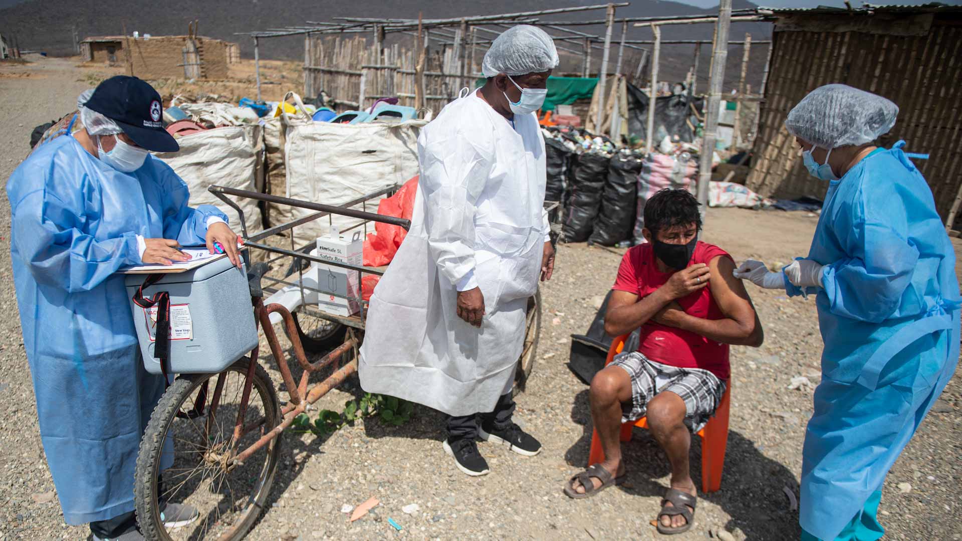 Image for the title: Peru to require Covid vaccine proof for indoor spaces next month 