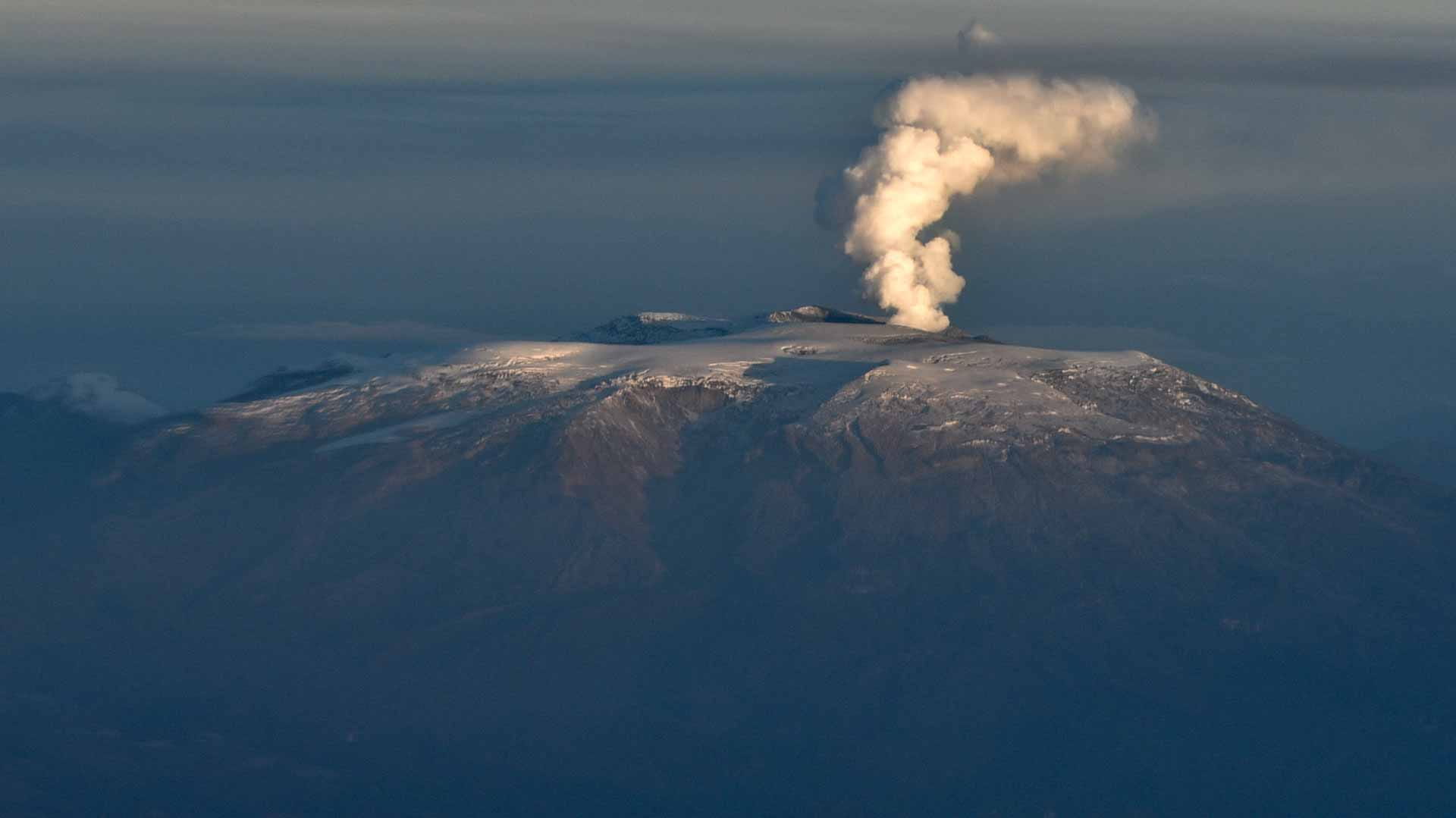 Image for the title: Volcano that wiped out town in Colombia is active again 