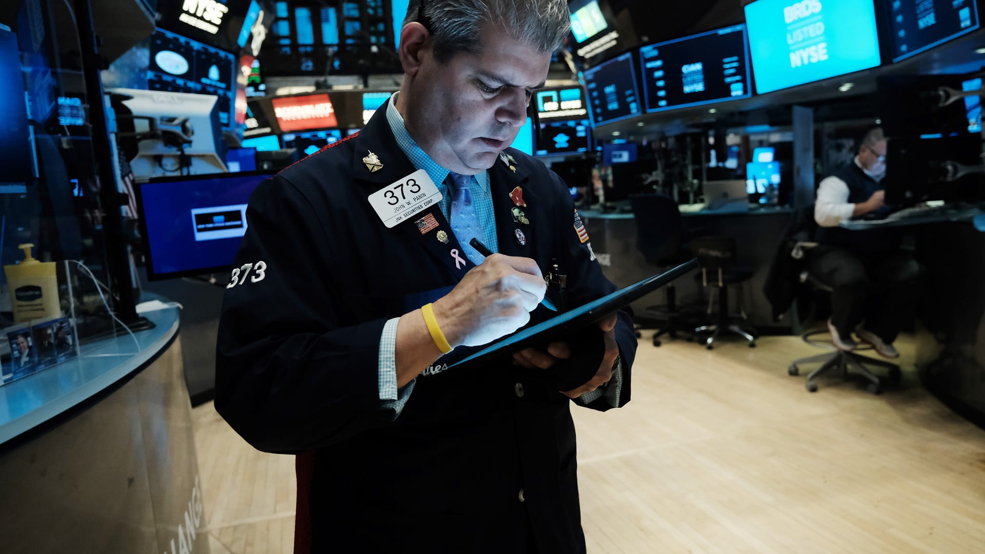Image for the title: Stock markets rise awaiting more inflation data 