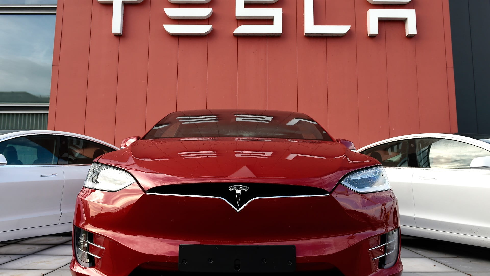 Image for the title: Tesla's market value falls below $1 trillion after Musk tweets 