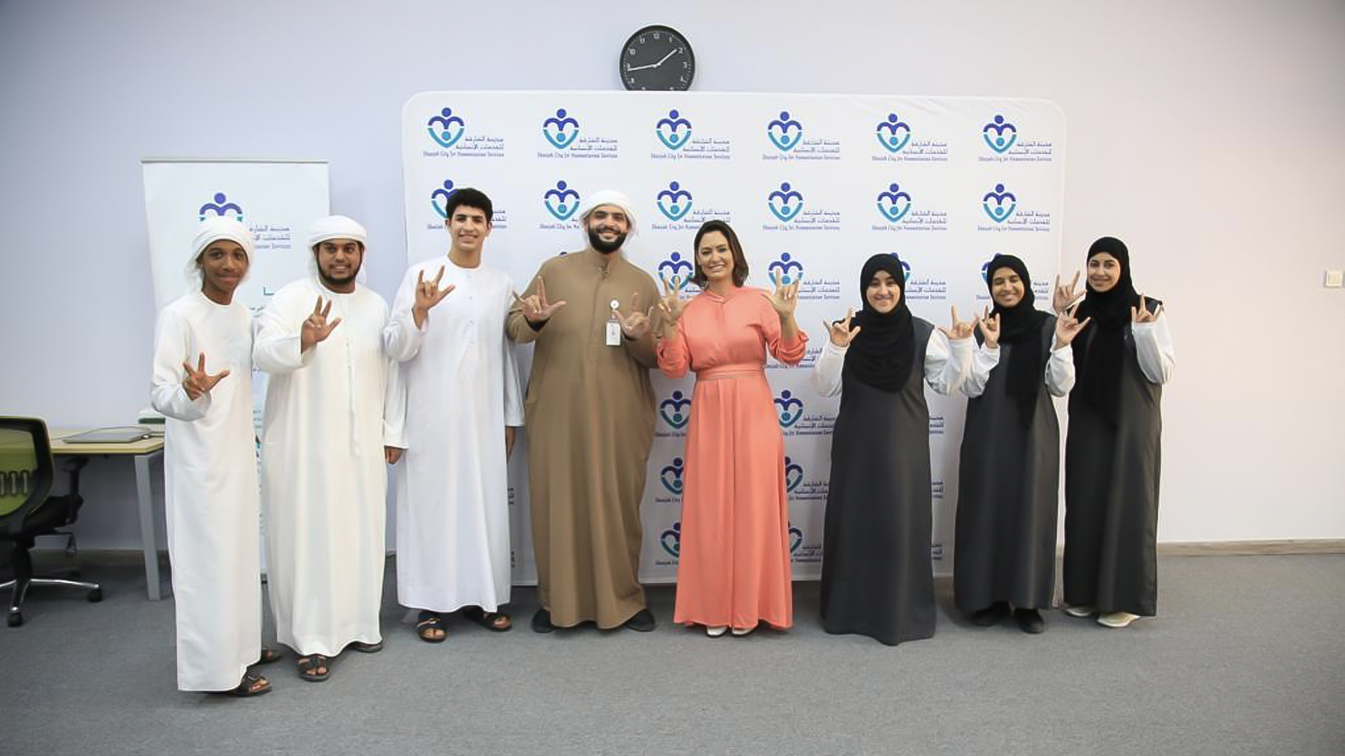 Image for the title: First Lady of Brazil communicates with SCHS deaf students 