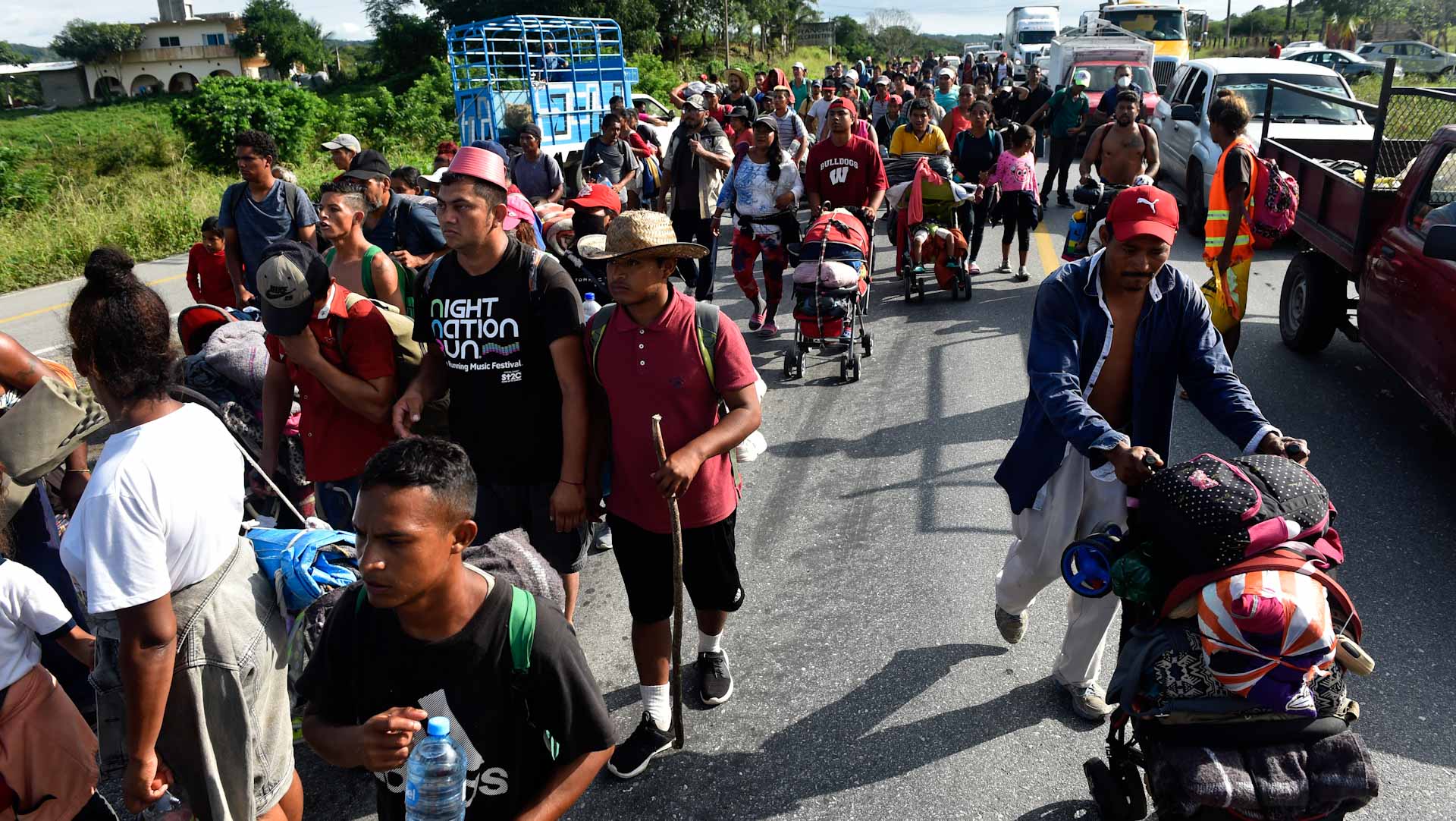 Image for the title: Over 1,500 migrants in Mexico caravan regularized, govt says 