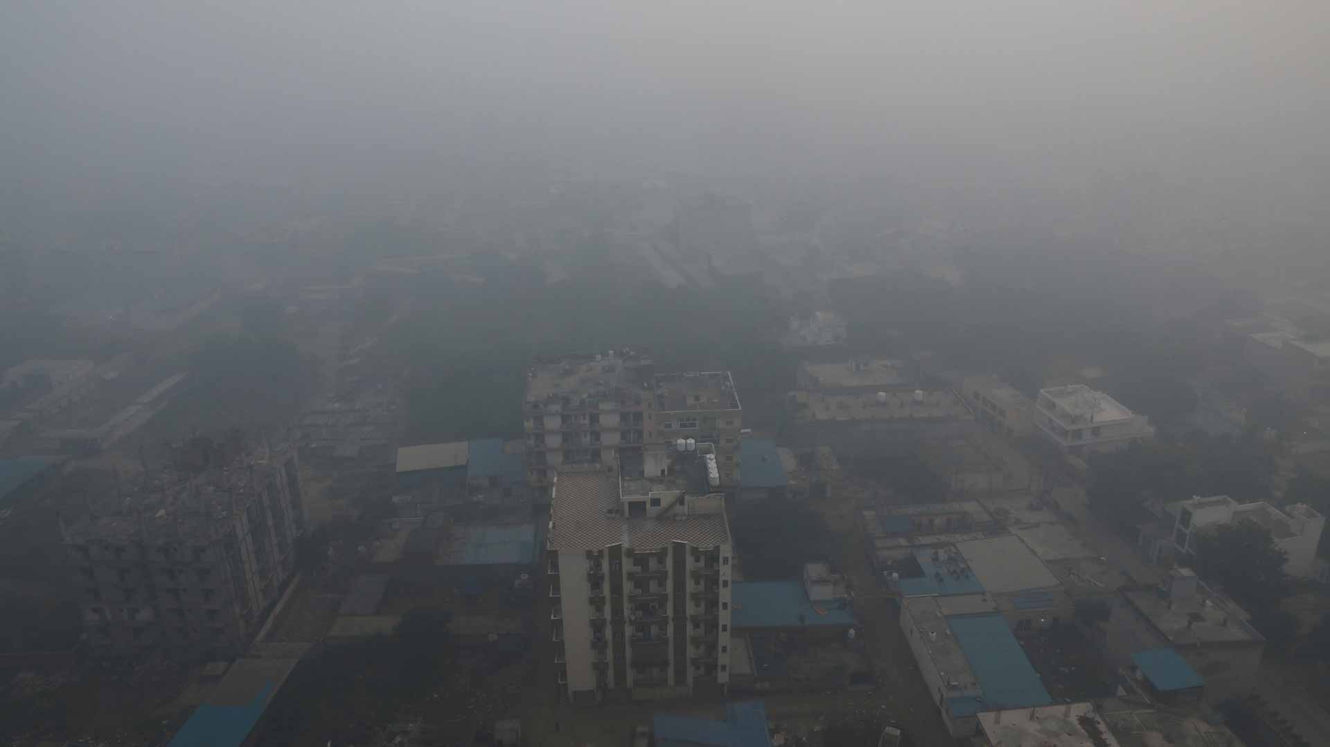 Image for the title: Patients choke New Delhi hospitals amid toxic smog 