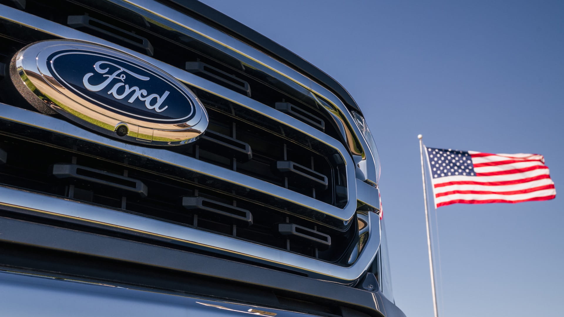 Image for the title: Ford unveils venture with chip company to boost supply 