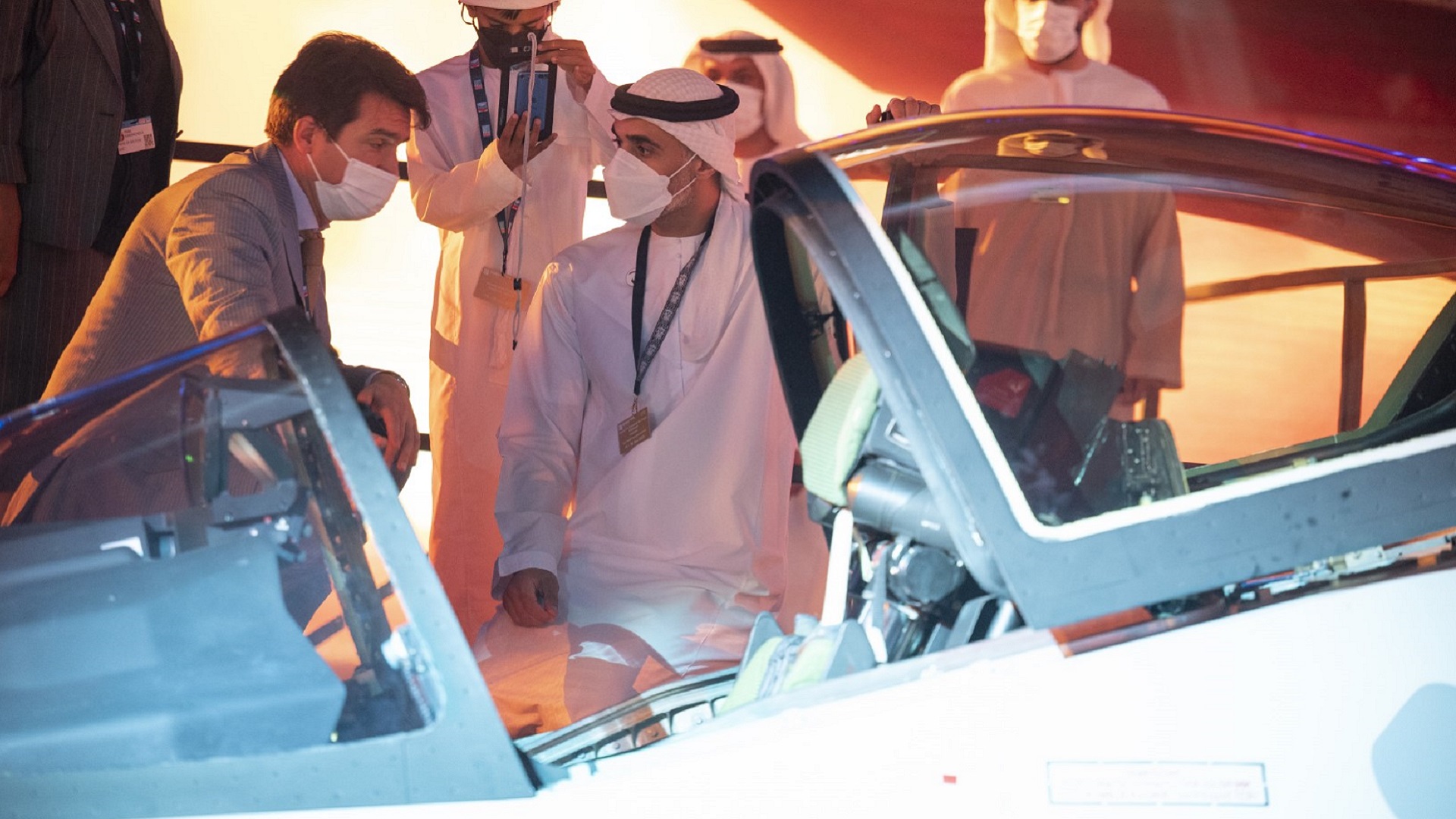 Image for the title: Khaled bin Mohamed visits Dubai Airshow on its final day 