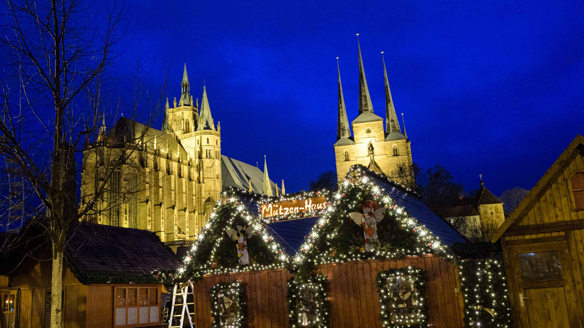 Image for the title: First German states cancel all Christmas markets over virus