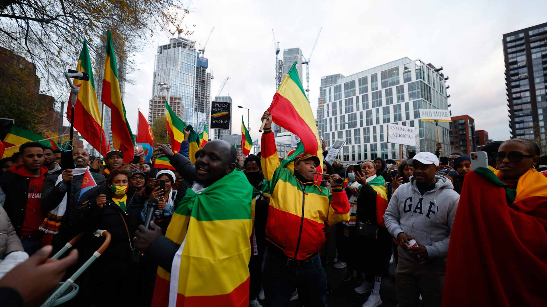 Image for the title: Ethiopia's Abiy vows to head to war front amid rebel advance 
