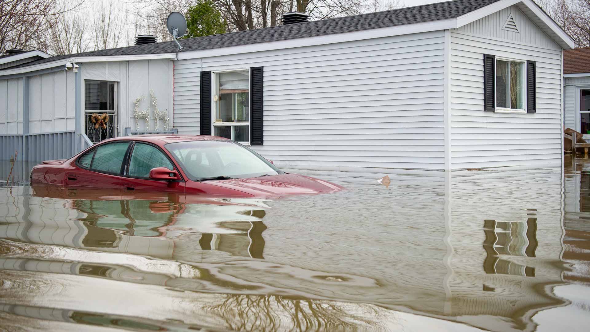 Image for the title: Flood-ravaged western Canada braces for more rain 