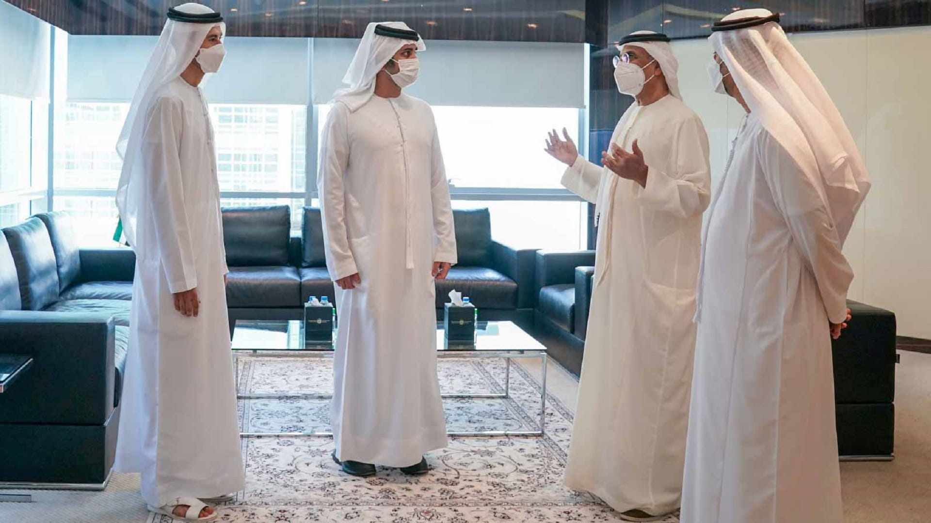 Image for the title: Maktoum bin Mohammed meets with Finance Ministry’s team 
