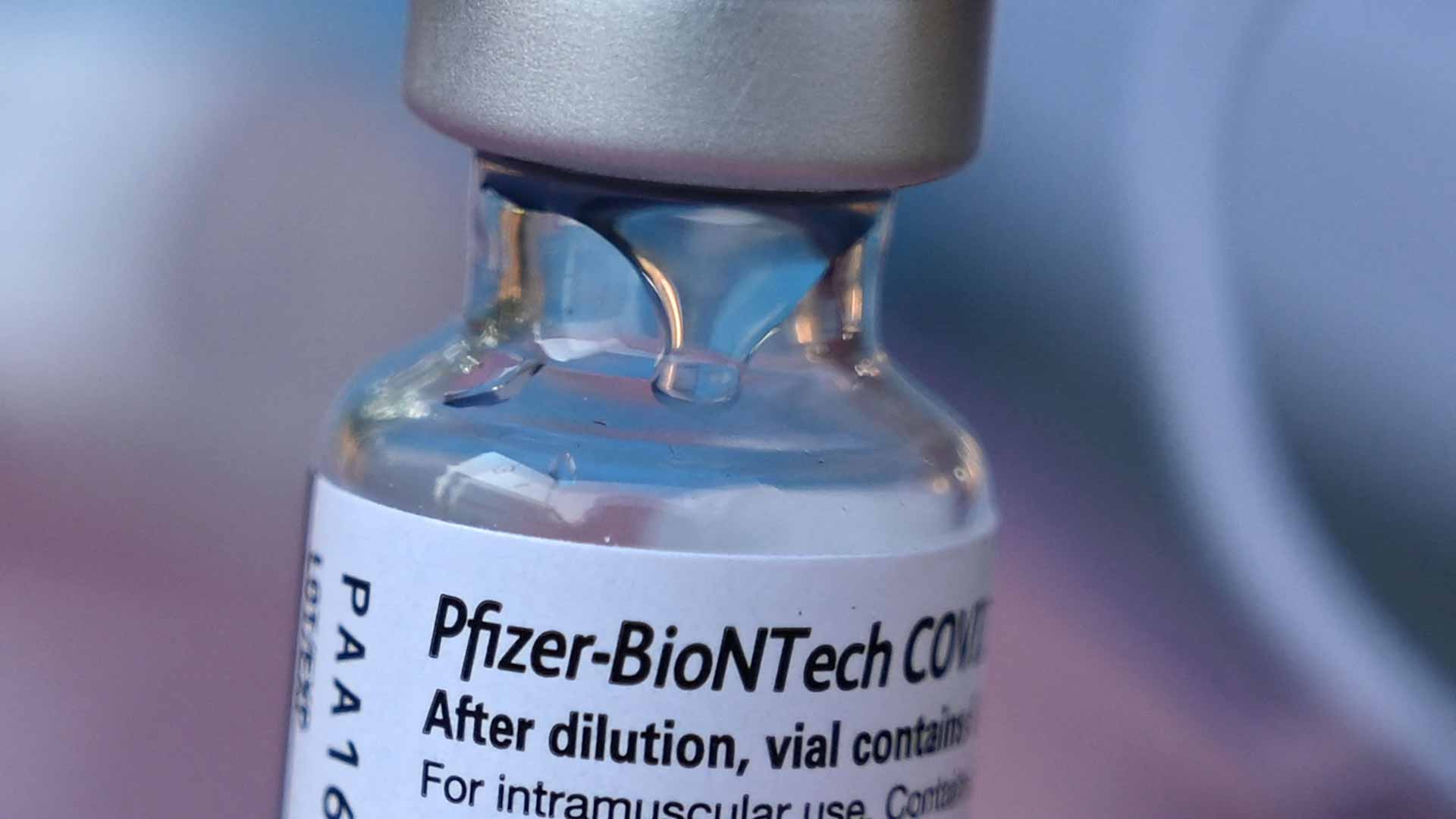 Image for the title: Pfizer/BioNTech vaccine effectiveness drops after 6 months -study 