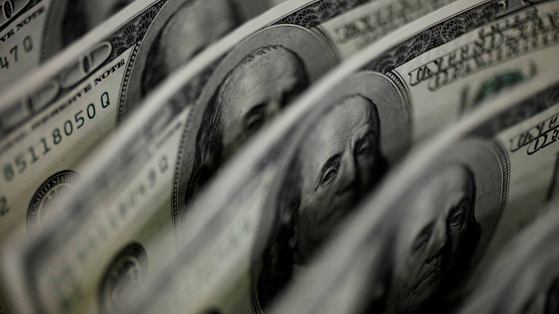 Image for the title: Dollar near 14-month high to euro, focus on inflation 