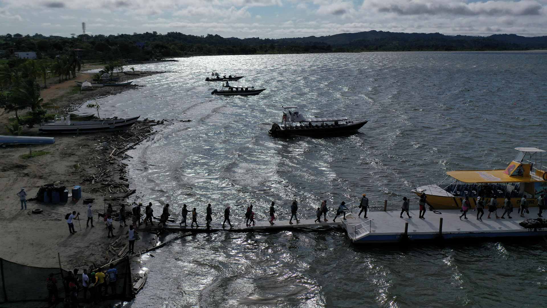 Image for the title: 17 migrants found dead on Libya beach: coast guard 