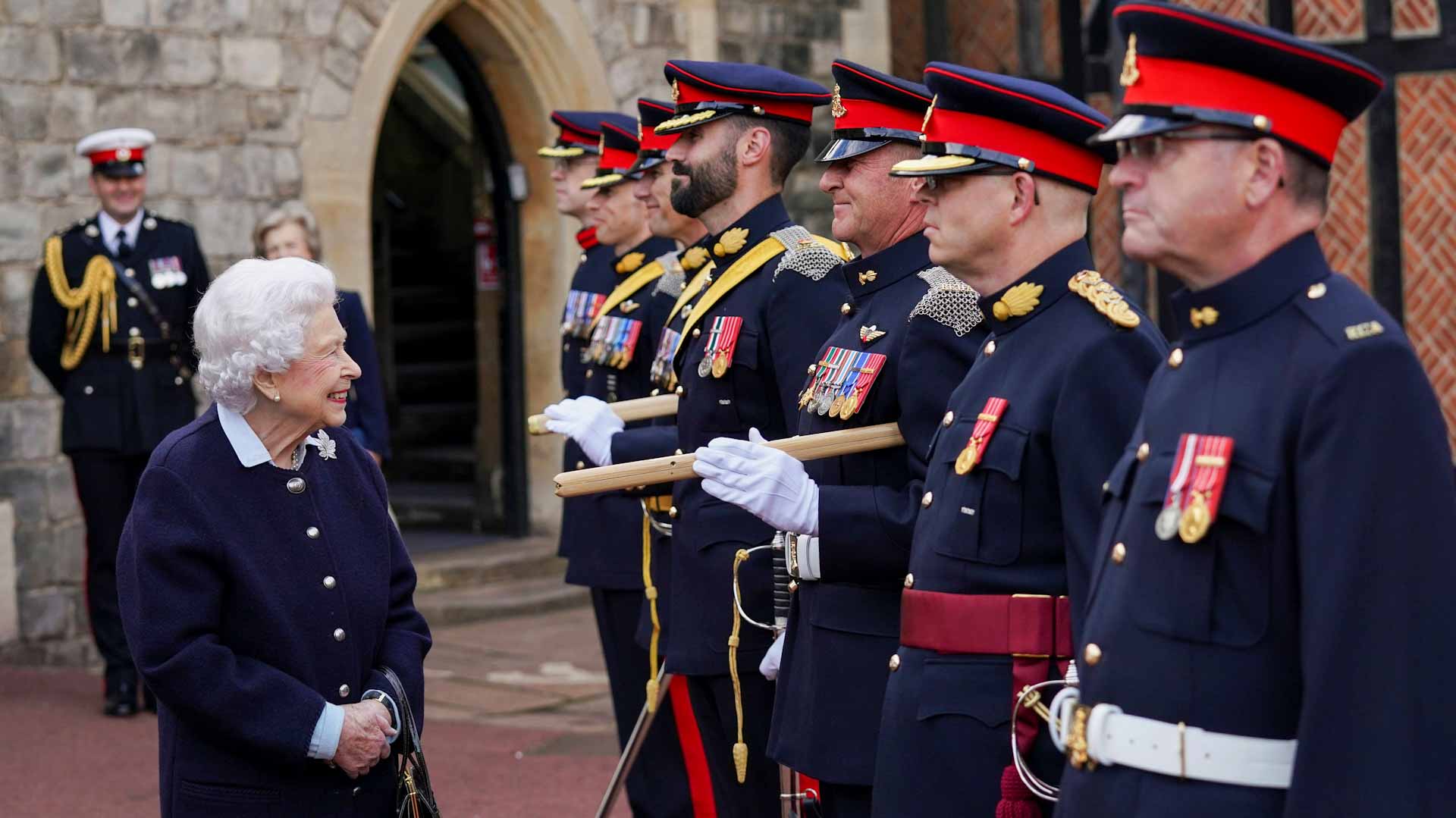 Image for the title: Queen Elizabeth meets Royal Regiment of Canadian Artillery 