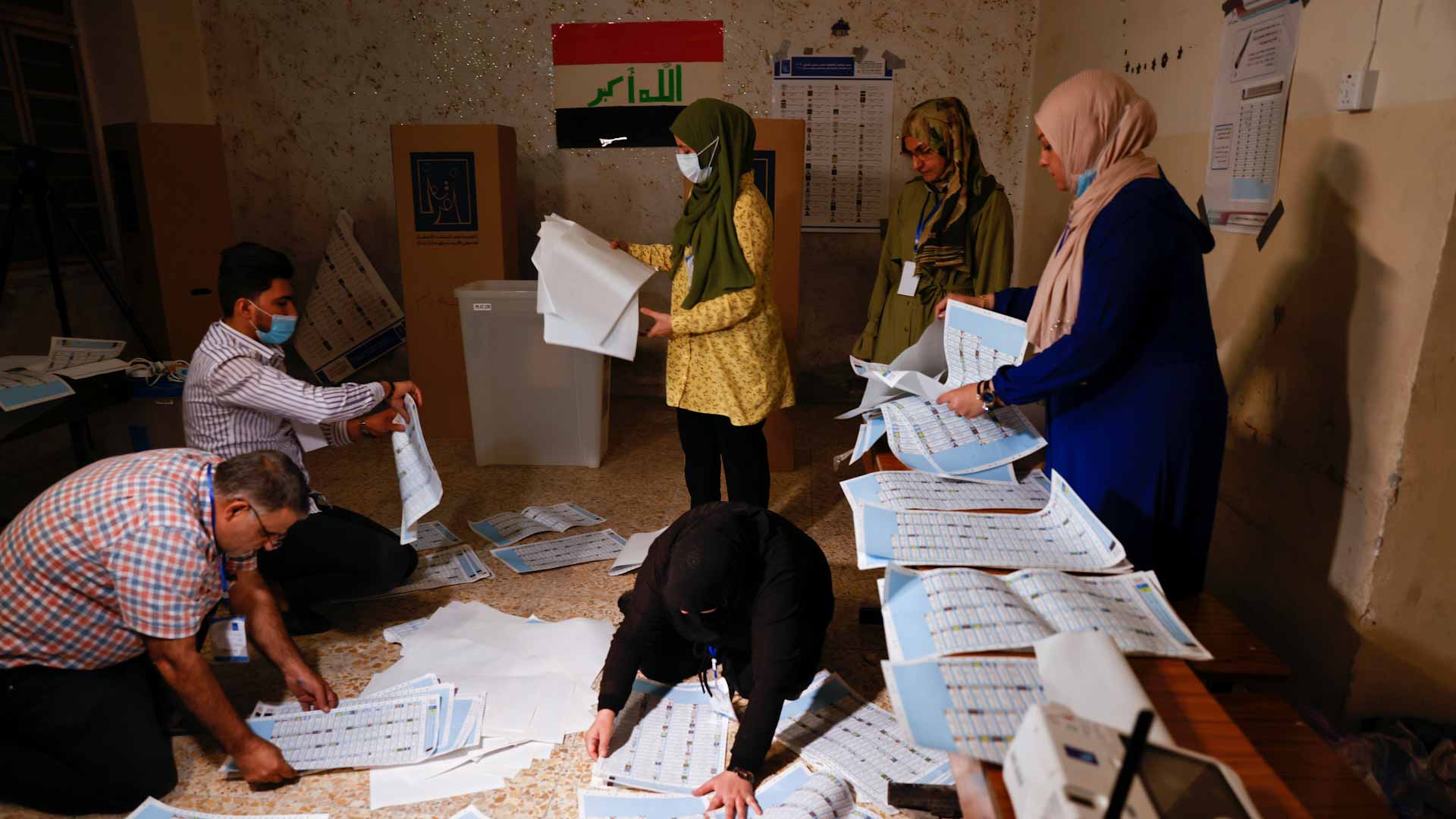 Image for the title: Initial turnout in Iraqi general elections was 41% 