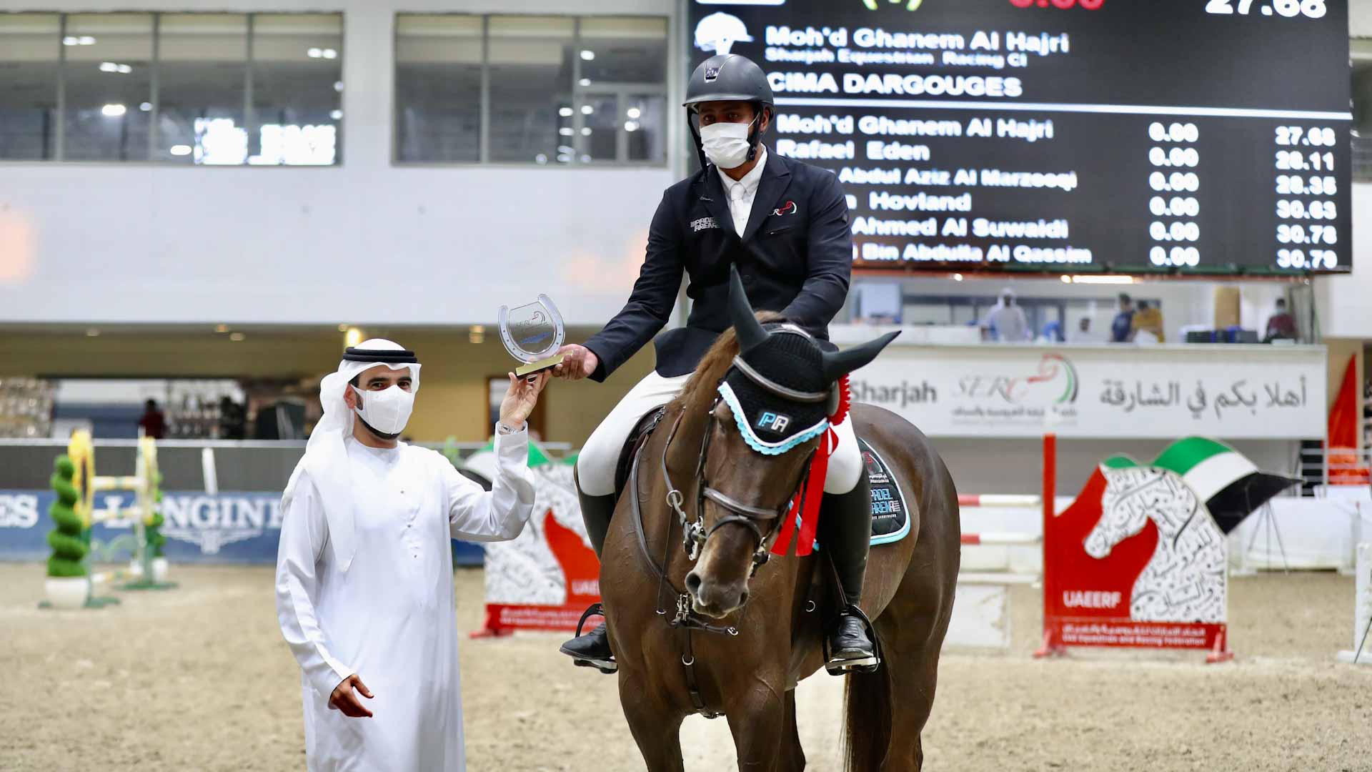 صورة بعنوان: الهاجري يكمل ثنائية مبهرة في دوري الإمارات لونجين لقفز الحواجز 