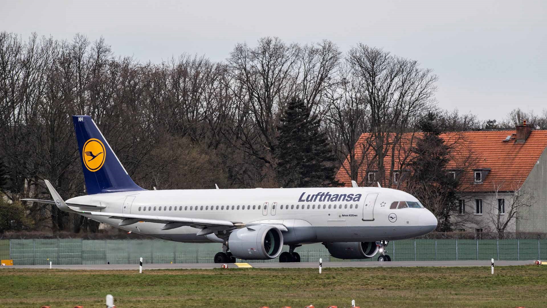 Image for the title: Lufthansa pays off another $1.7 billion in bailout cash 