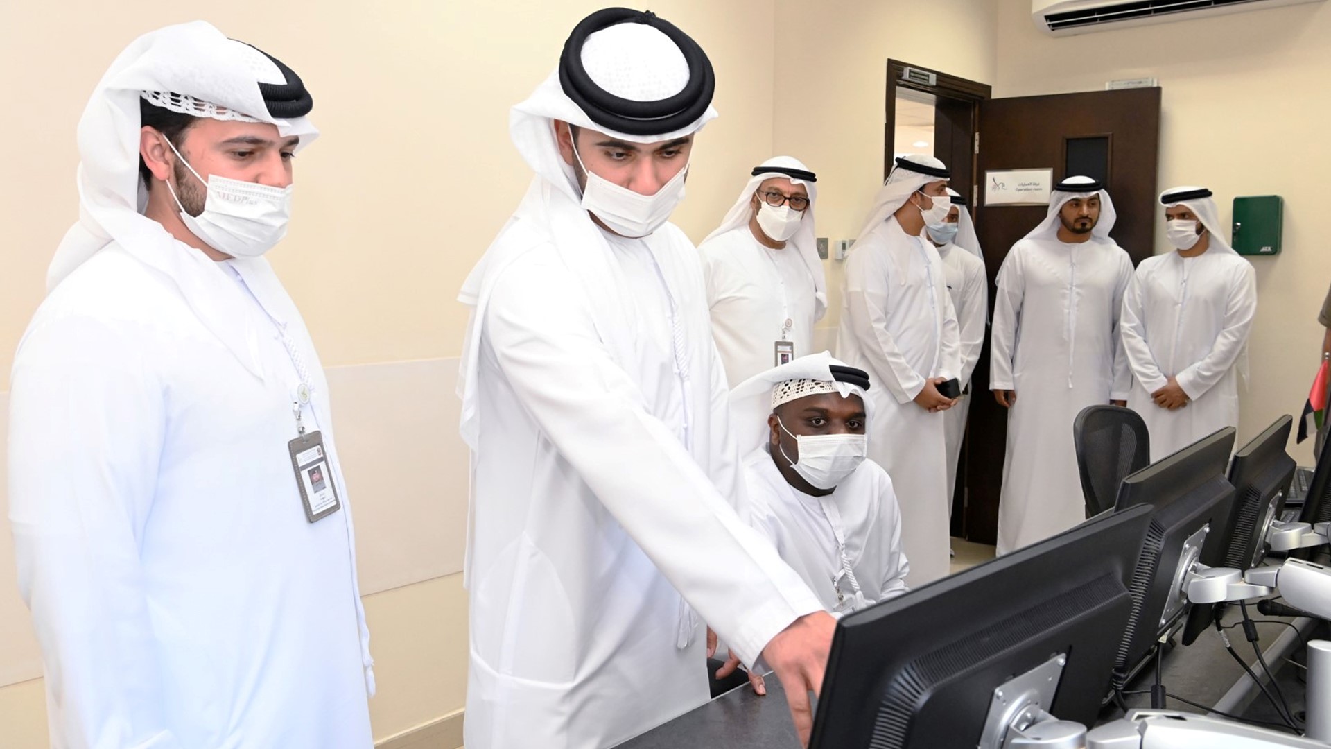 Image for the title: Mansoor bin Mohammed visits Hatta Border Crossing 