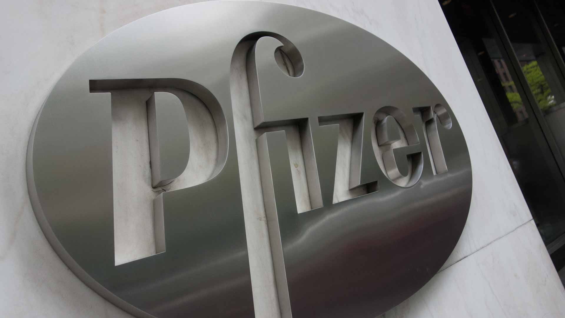 Image for the title: Panama approves Pfizer COVID-19 booster for high-risk people 