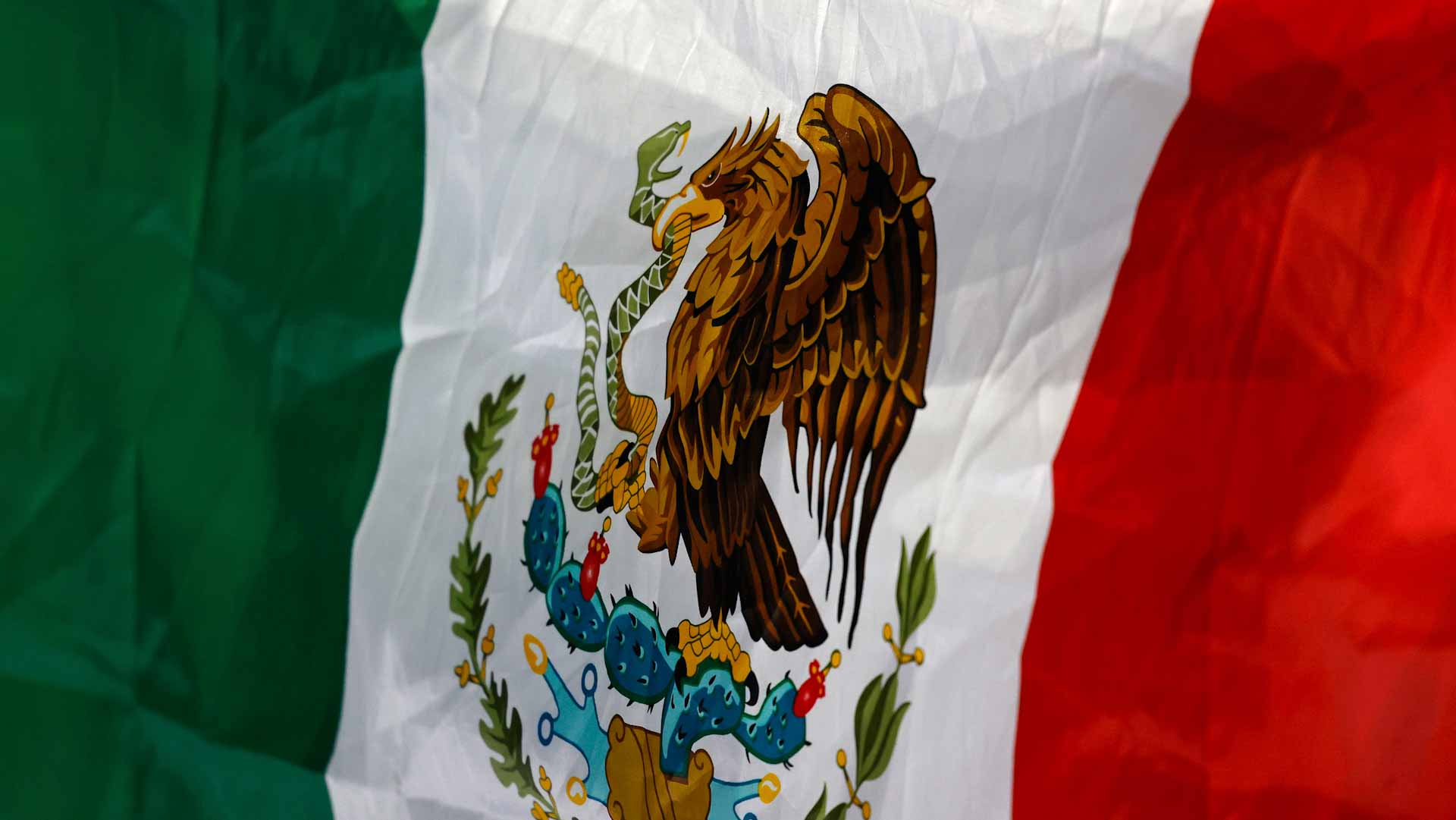 Image for the title: Mexico set to impose visa requirements on Brazilian visitors 