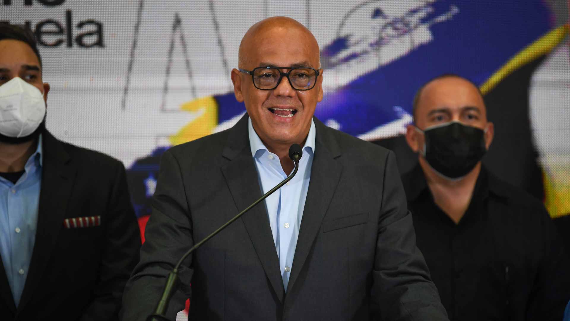 Image for the title: Venezuelan government suspends negotiations with opposition 