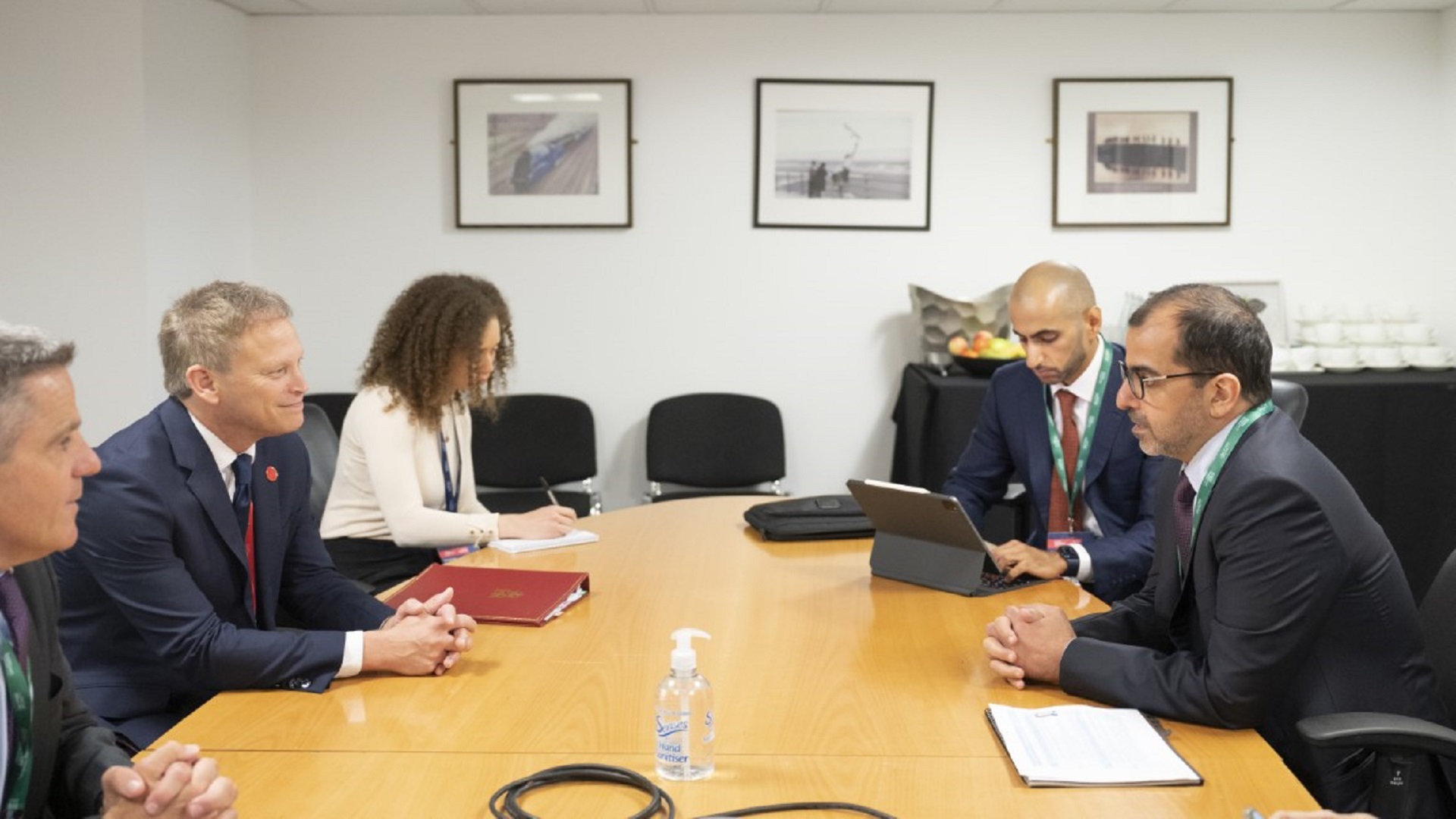 Image for the title: Hamed bin Zayed, British ministers discuss economic relations 