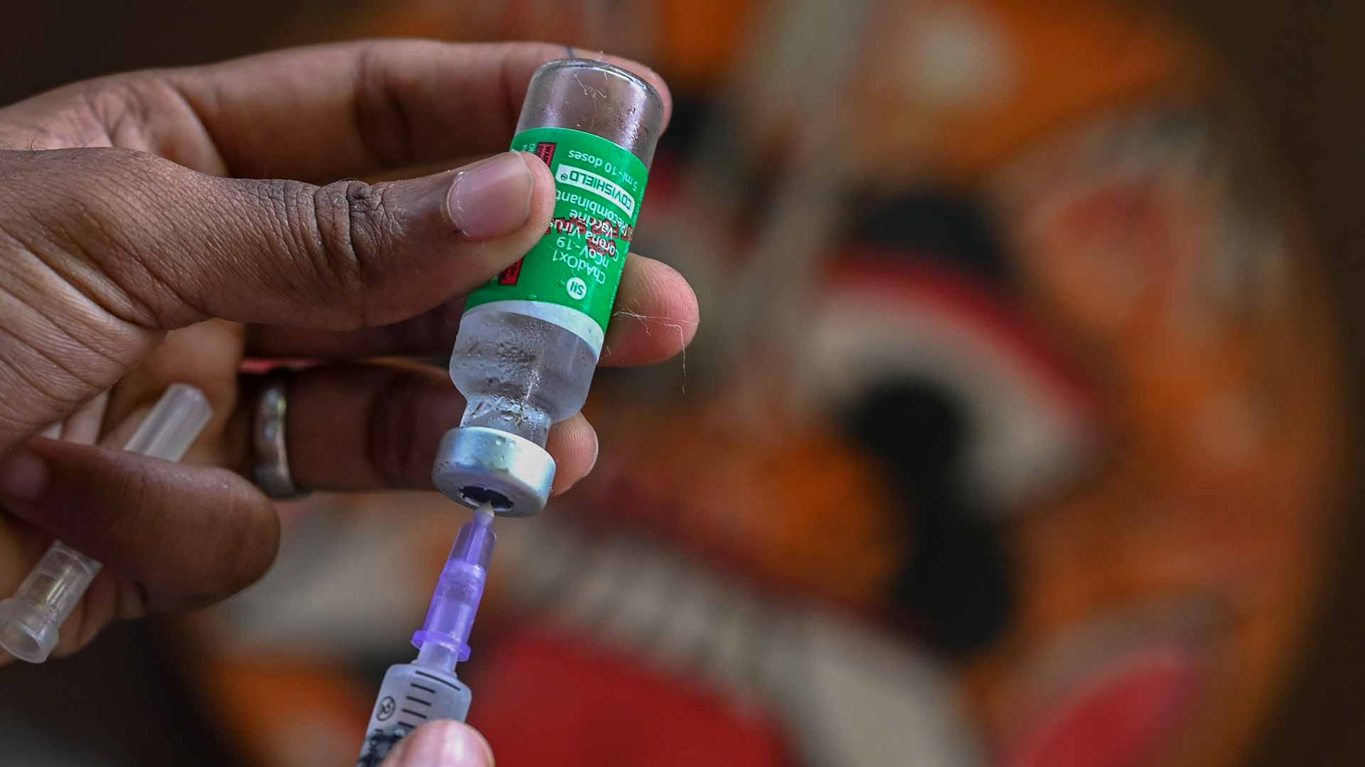 Image for the title: India delays COVID-19 vaccine supplies to WHO-backed COVAX 