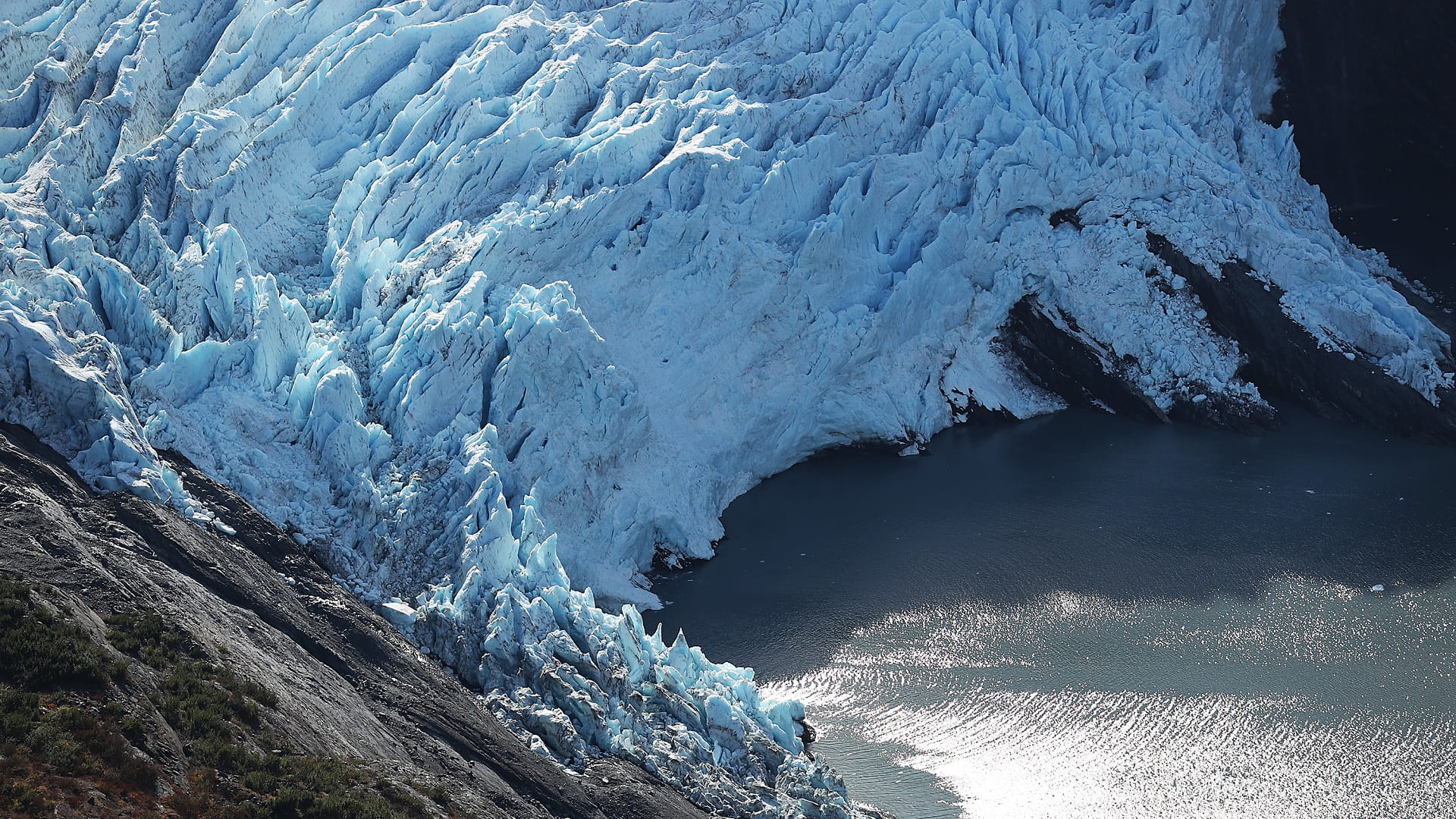 Image for the title: Africa's glaciers to melt, millions of poor face drought, floods 