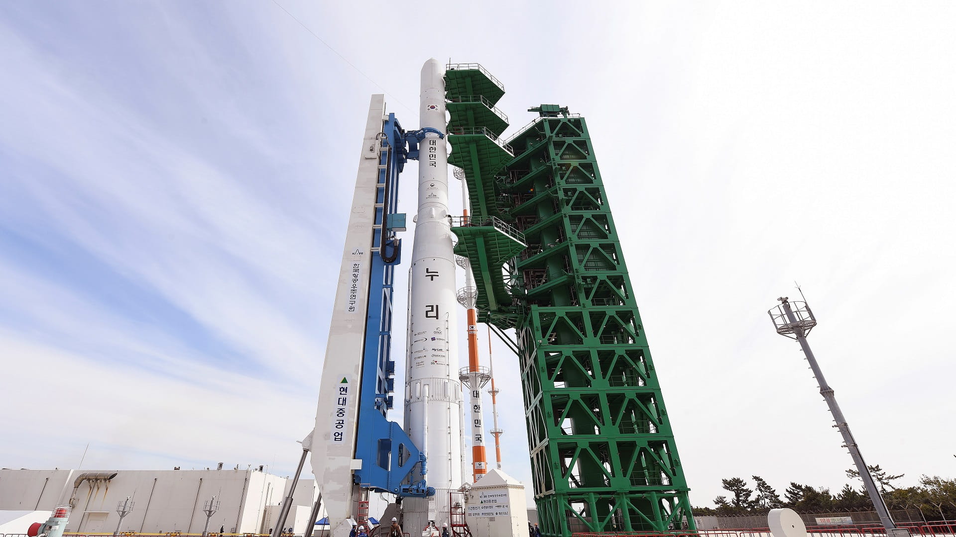 Image for the title: South Korea prepares to launch 1st homegrown space rocket 