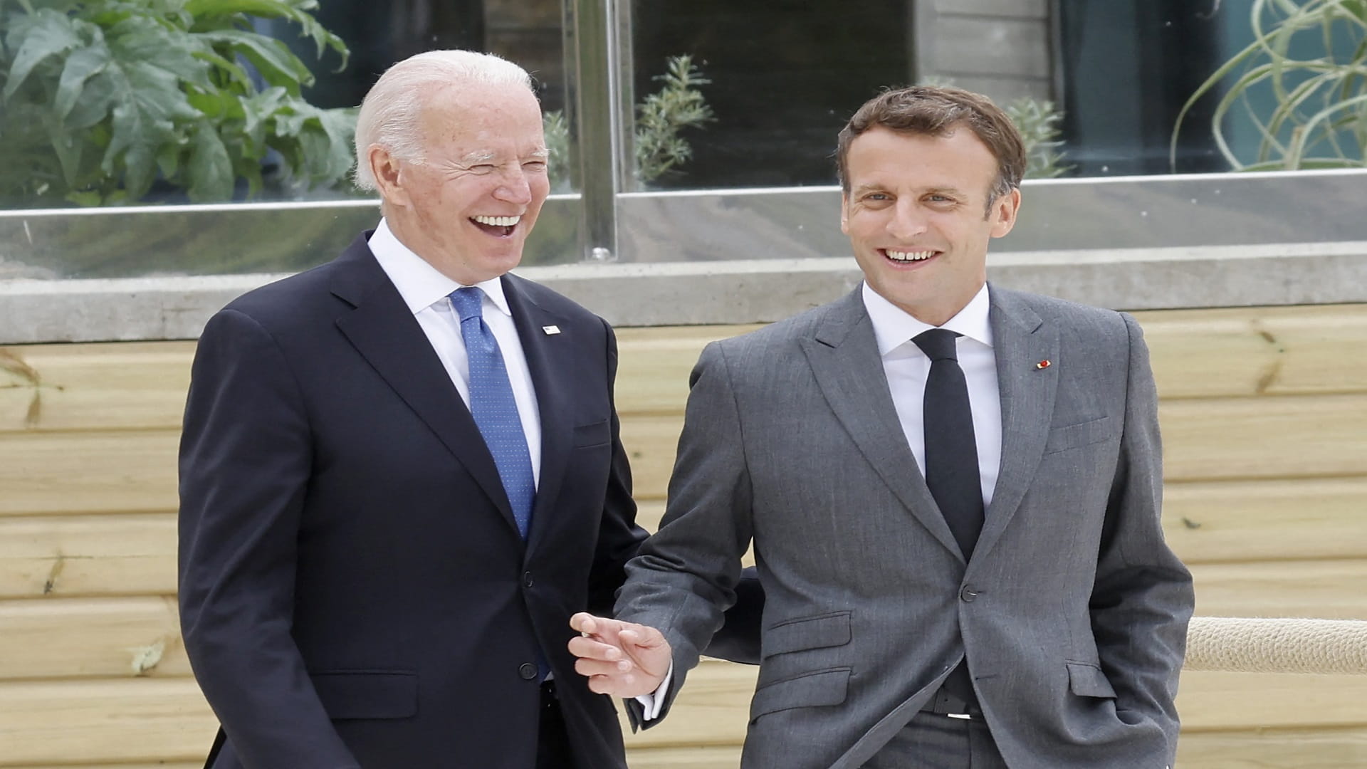 Image for the title: Biden, Macron discussed European defense, will meet in Rome 