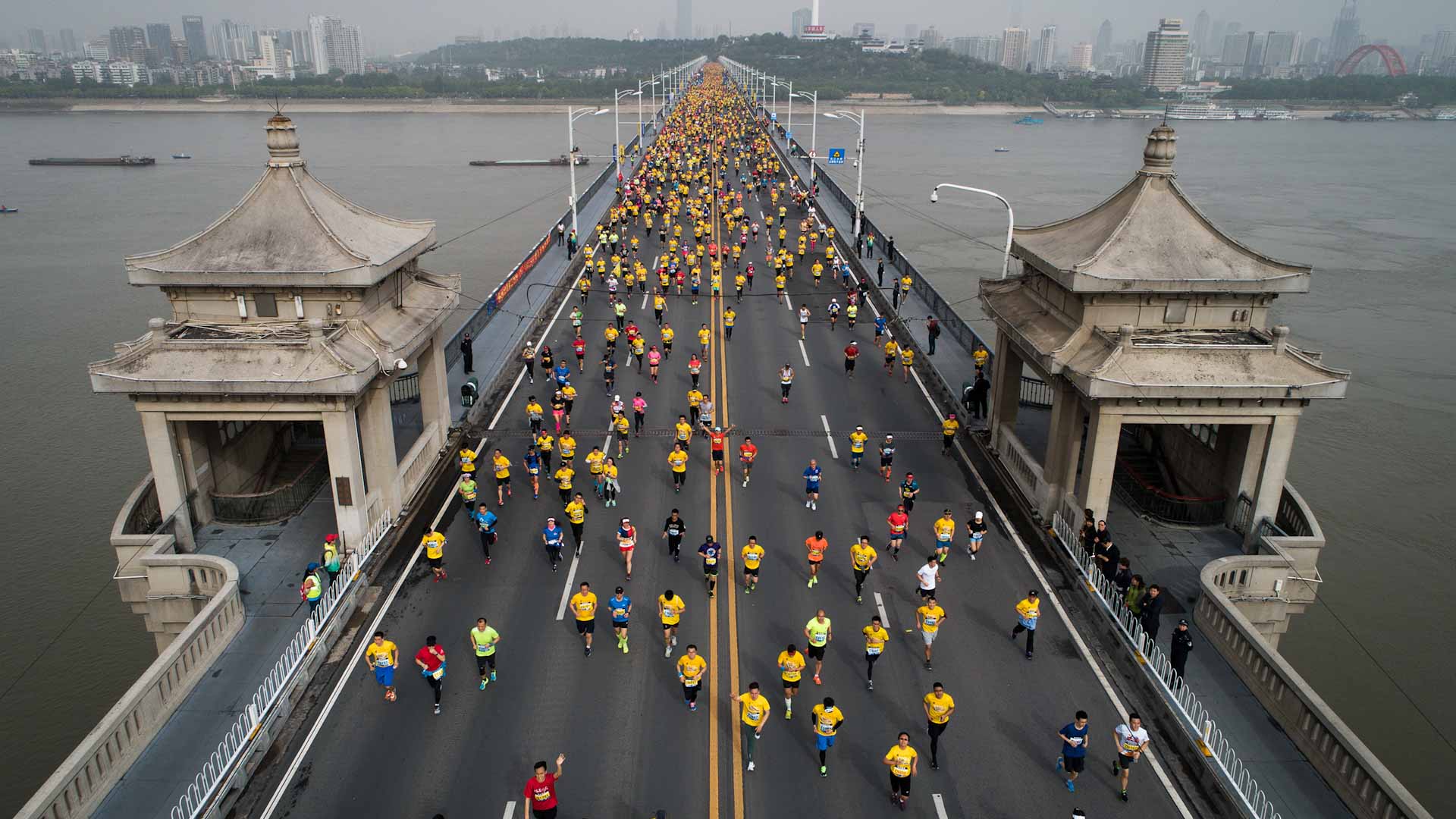 Image for the title: Wuhan Marathon postponed after China Covid-19 surge 