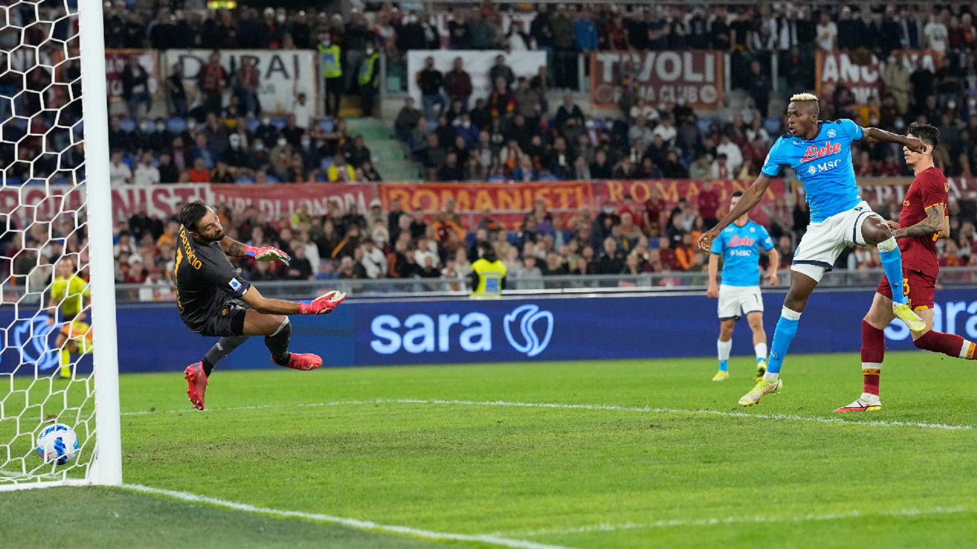 صورة بعنوان: نابولي يسقط بفخ التعادل السلبي أمام روما في الدوري الإيطالي 