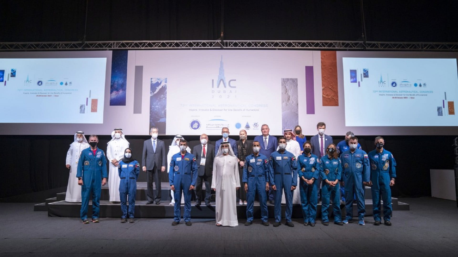 Image for the title: Mohammed bin Rashid visits IAC 2021 