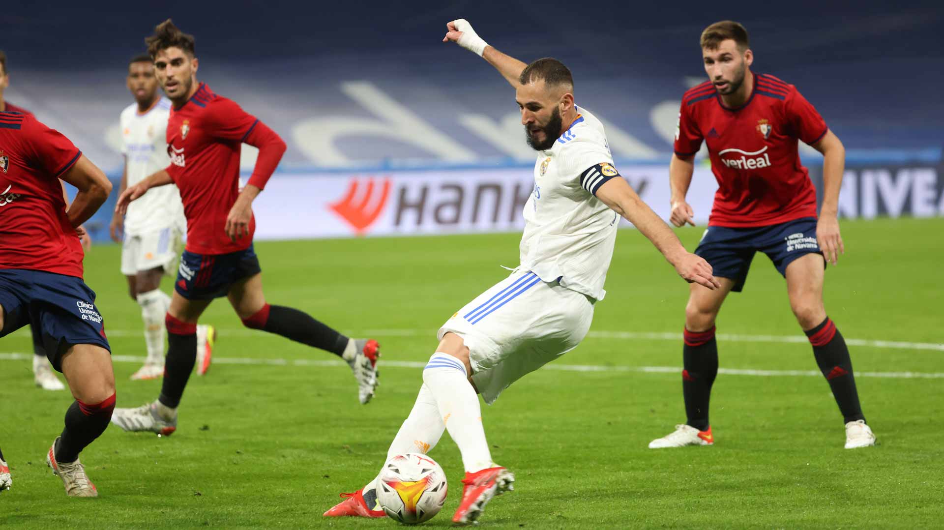 Image for the title: Real Madrid held to goalless draw by high-flying Osasuna 