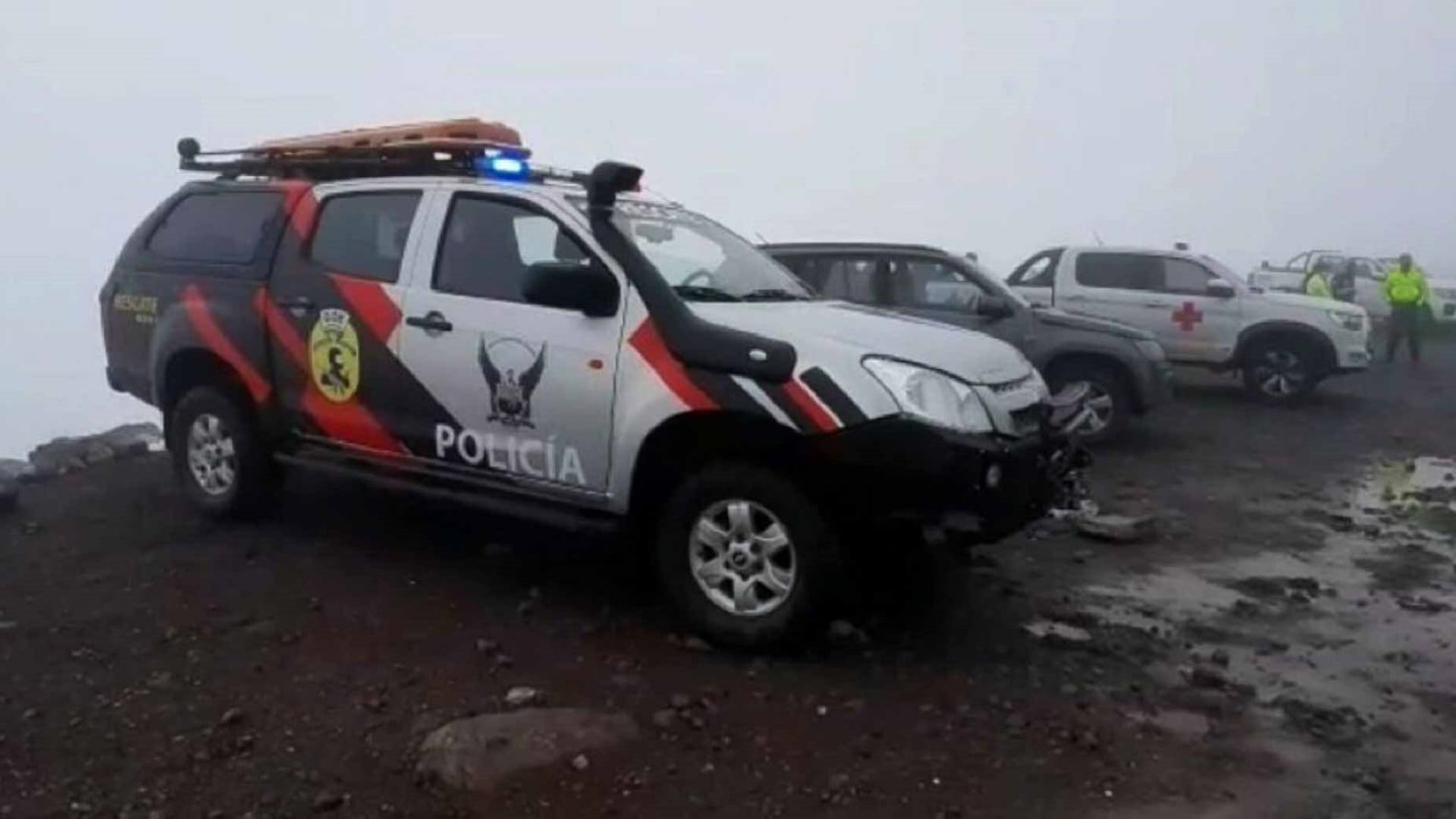 Image for the title: Ecuador suspends mountain-climbing after deadly avalanche 