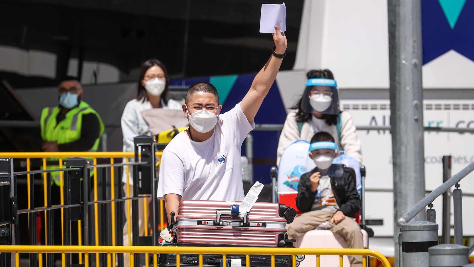 Image for the title: Australia set for int’l border reopening for vaccinated public 