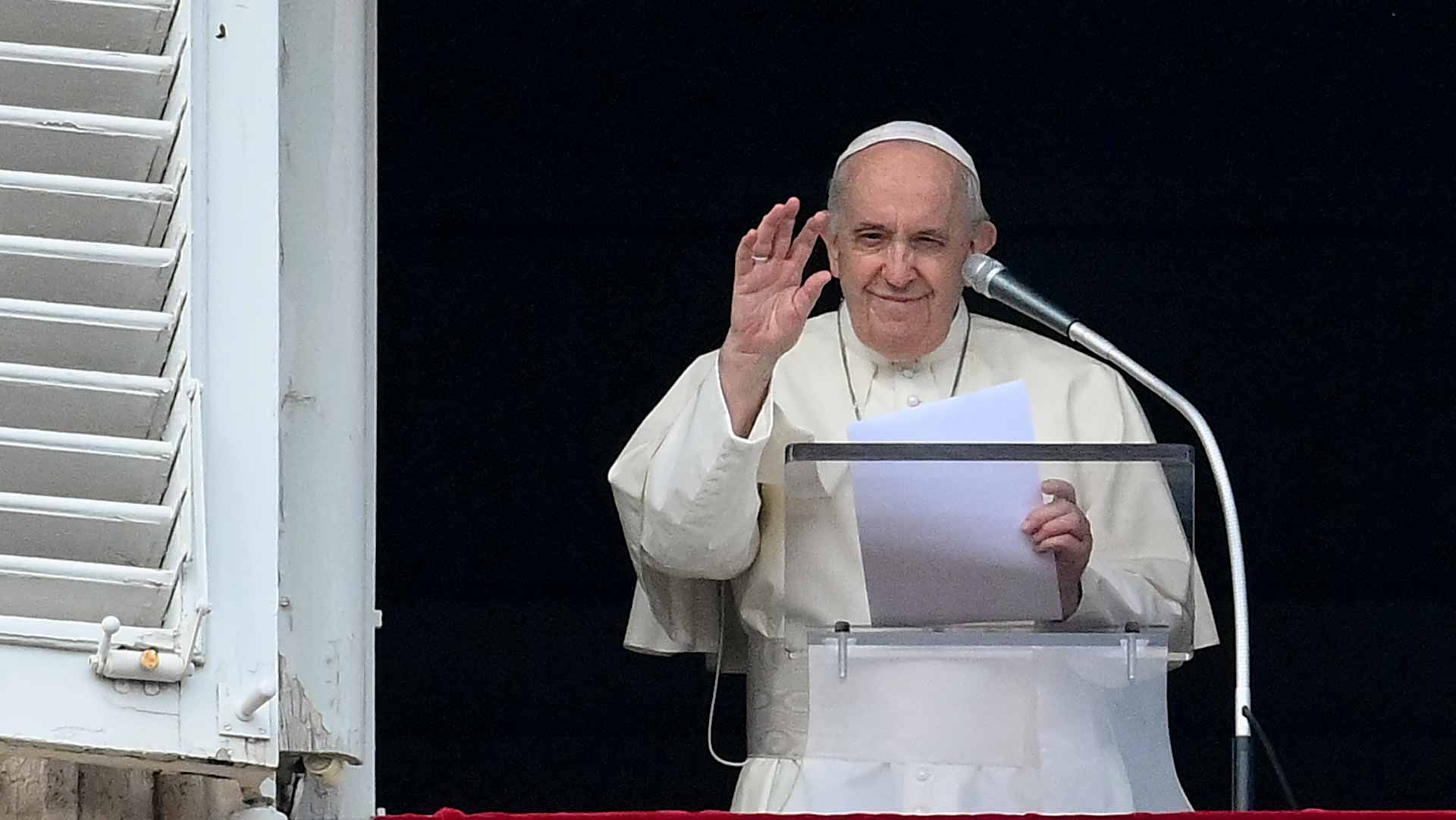 Image for the title: Listen to the earth and the poor, pope urges leaders at COP26 