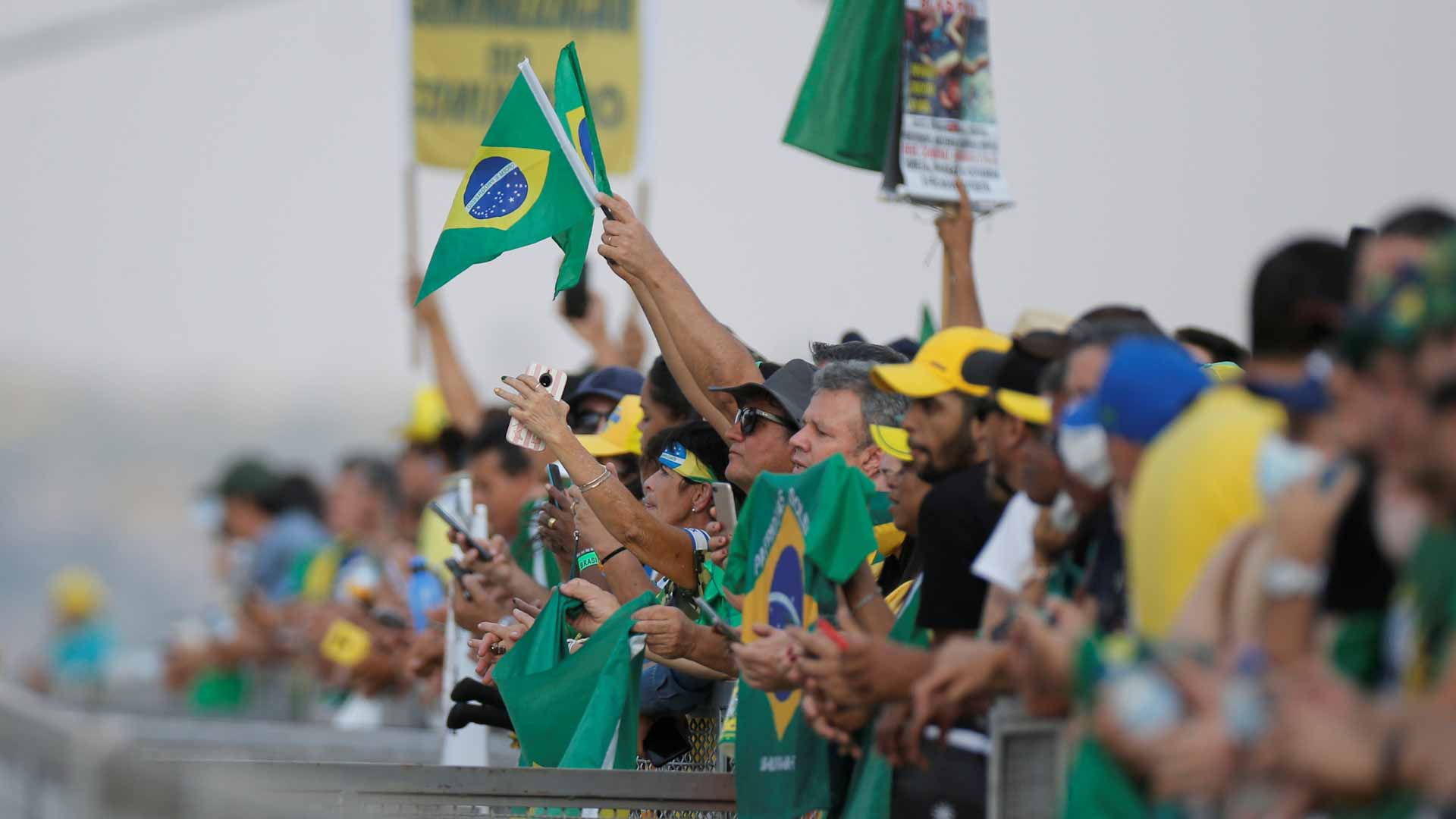 Image for the title: Pro-Bolsonaro protesters break down Brasilia police blockade 