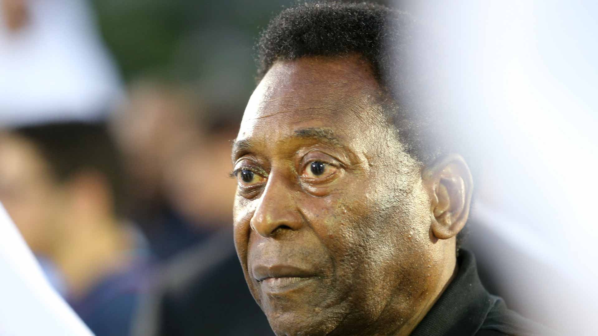 Image for the title: Pele recovering in hospital following removal of tumour 