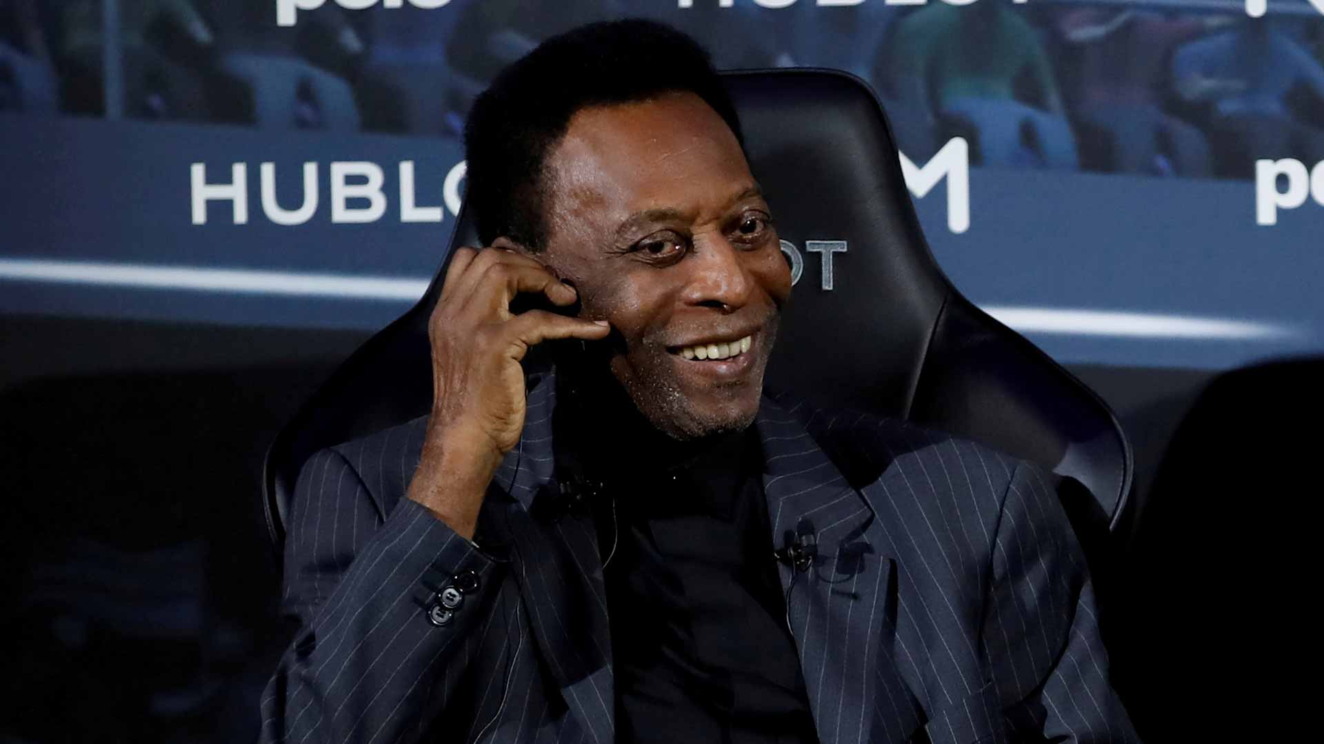 Image for the title: Pele conscious, recovering satisfactorily after operation 
