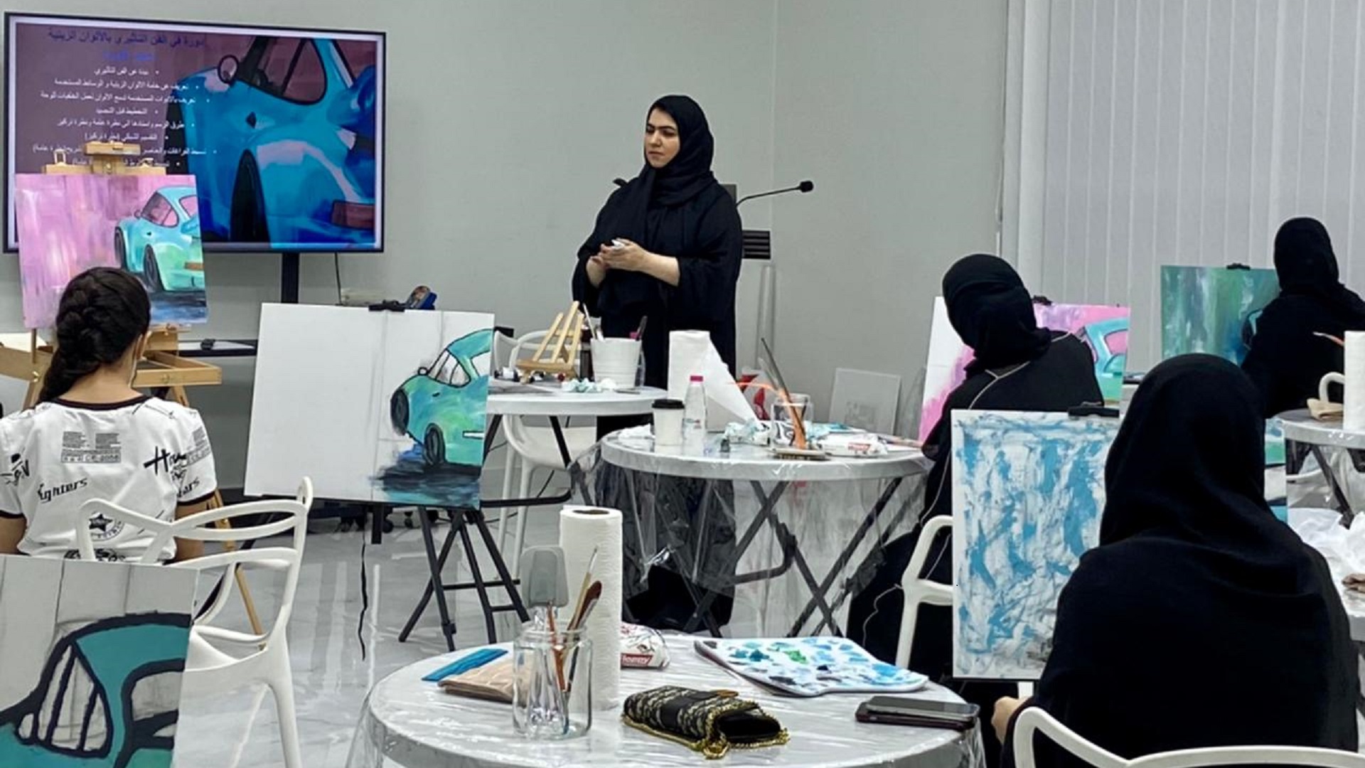 Image for the title: Sharjah Old Cars Club organises art-drawing course for its members 