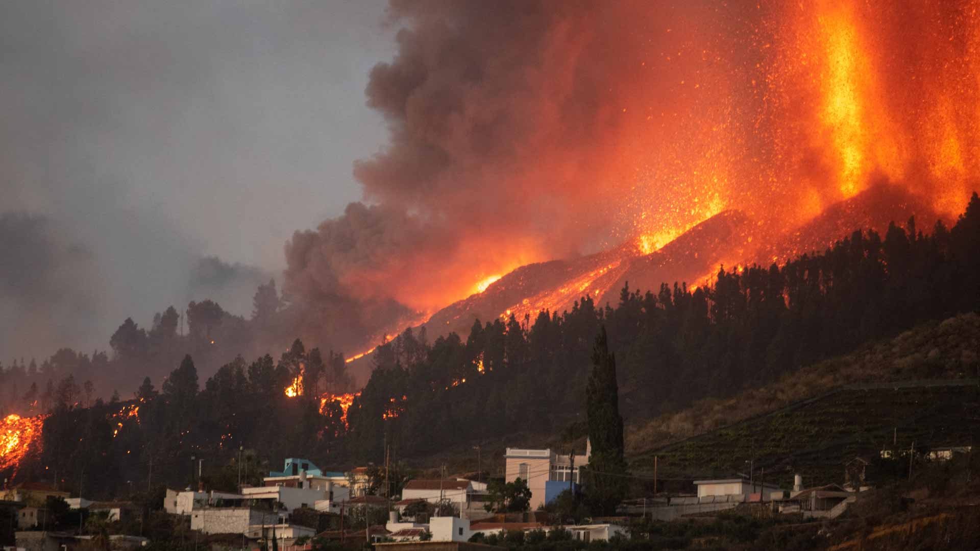 Image for the title: Lava pours out of volcano on La Palma in Spain's Canary Islands 