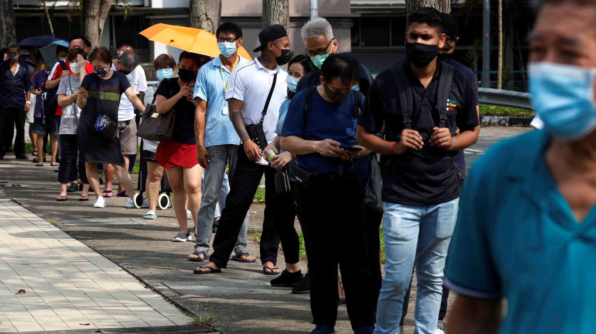 Image for the title: Experts call for a vaccine in Singapore as COVID-19 spikes 