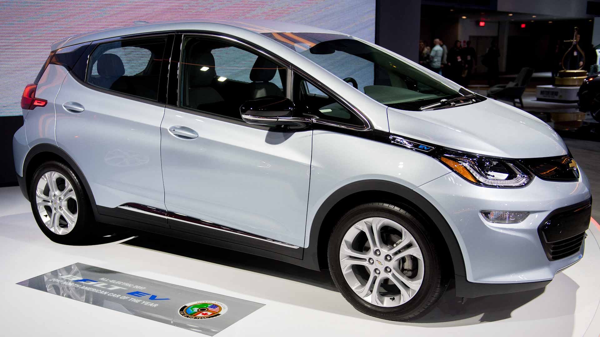 Image for the title: GM to begin replacing defective batteries in Chevy Bolt EV 